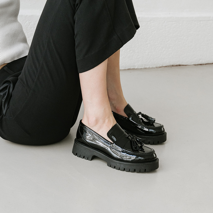 Mocassins à talons plats  en cuir vernis noir