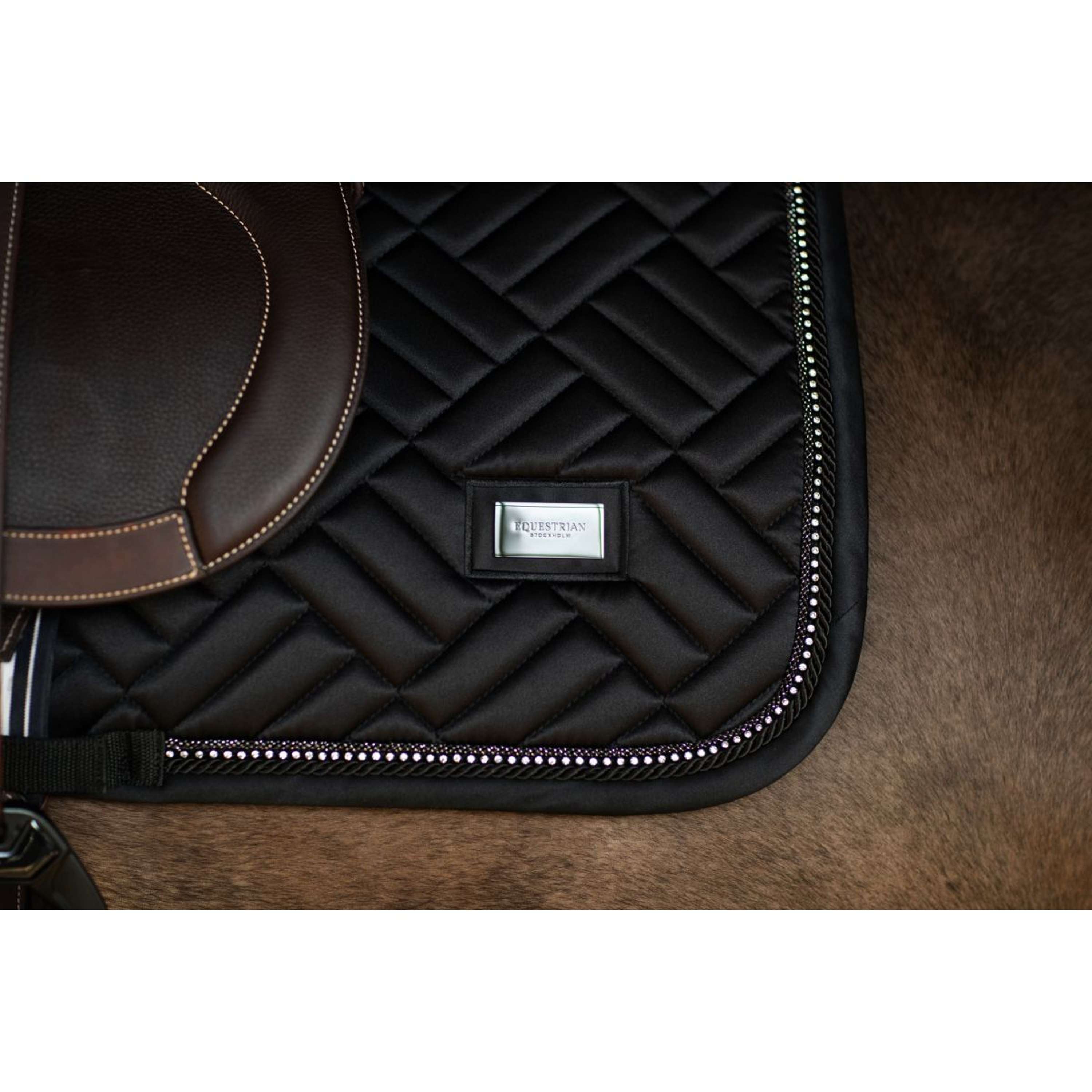 Equestrian Stockholm Zadeldekje Vegan Fur Springen Crystal Black
