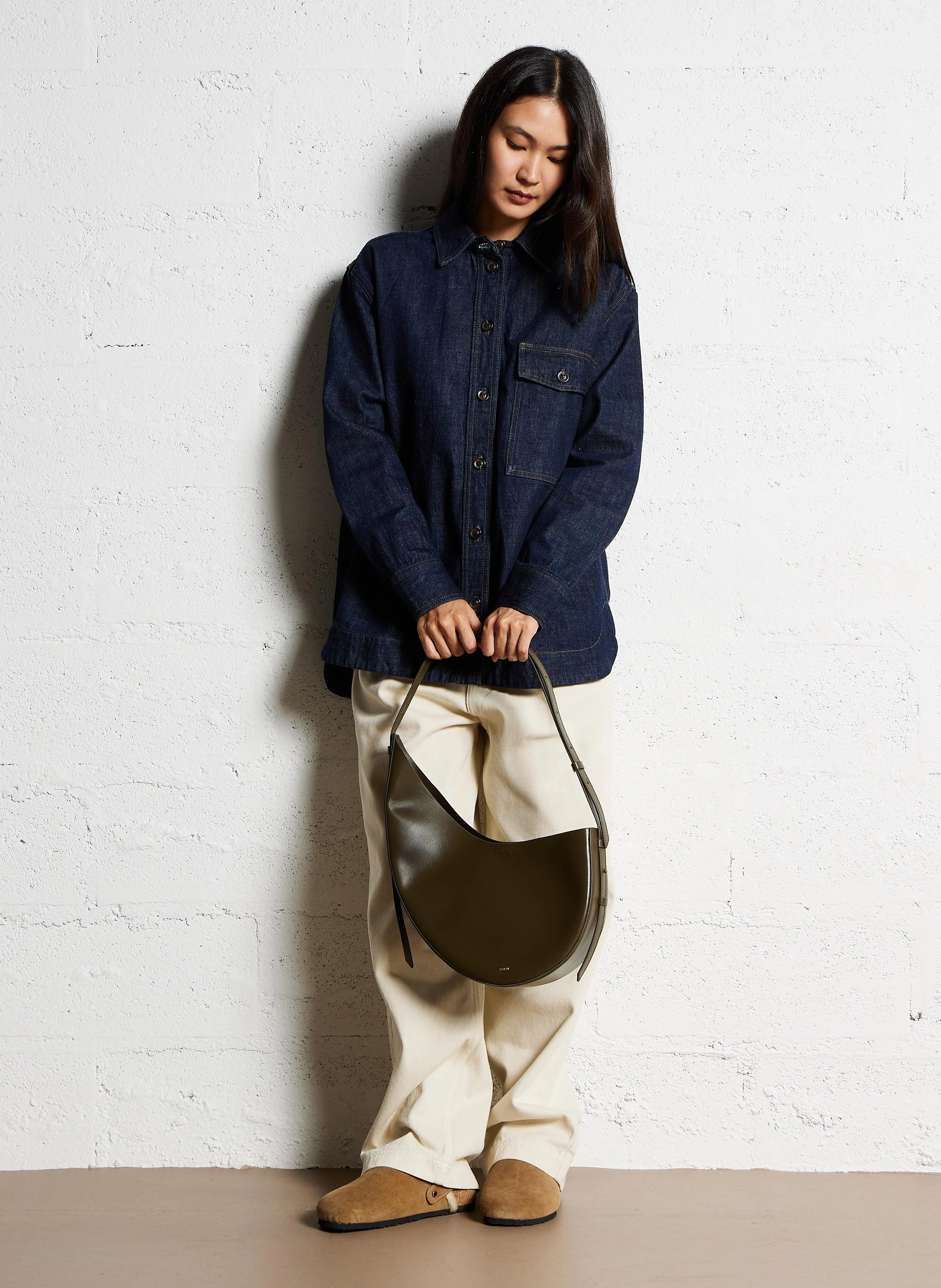 WINONA - Sac bandoulière asymétrique en cuir lisse | Kaki