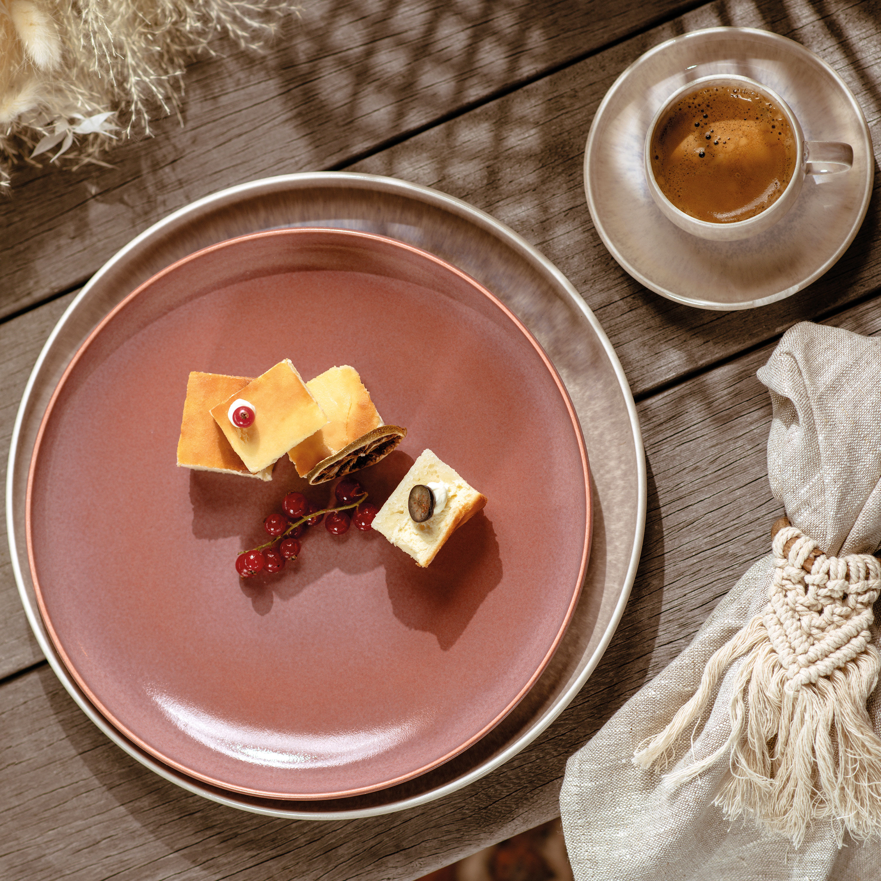 Perlemor Appetizer and dessert plate Pink, 9.4'', Premium Porcelain