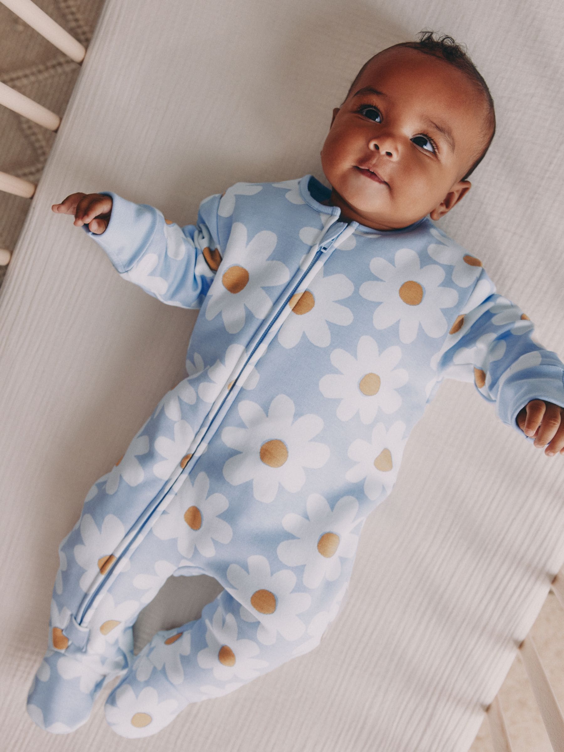 Blauw met bloemen - 2.5 TOG gewatteerde babypyjama