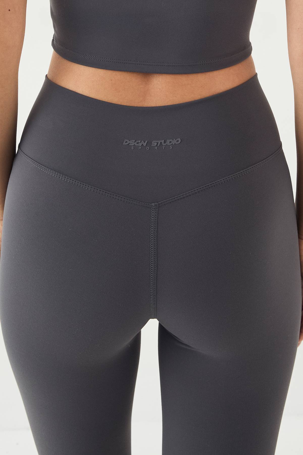 Legging DSGN Studio Ultra Sculpt à Taille Croisée