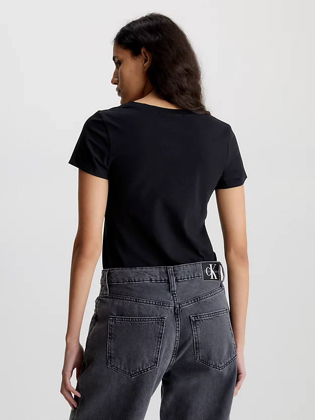 Camiseta de corte justo com decote em V