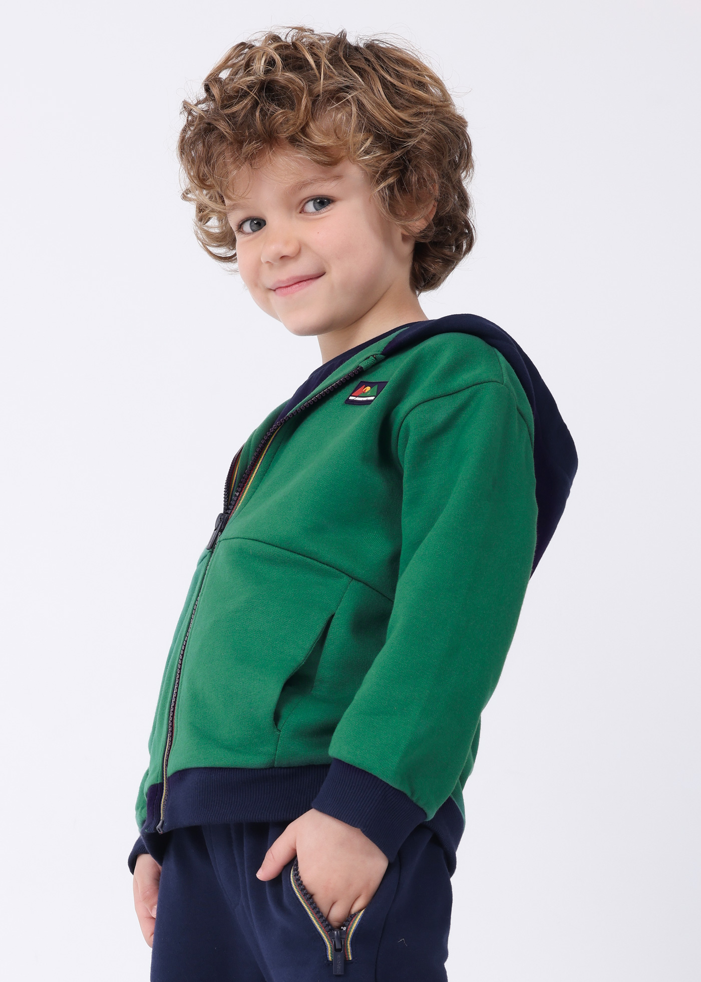 Conjunto de treino listrado de duas peças para meninos