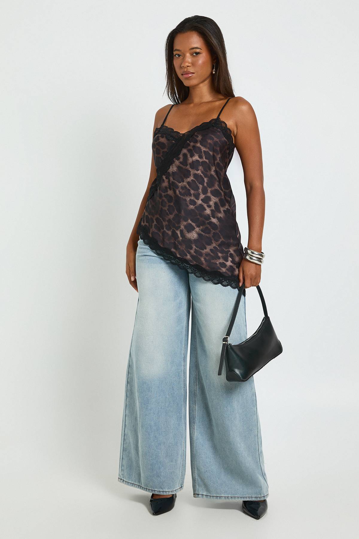 boohoo Caraco Asymétrique Satin Léopard et Dentelle