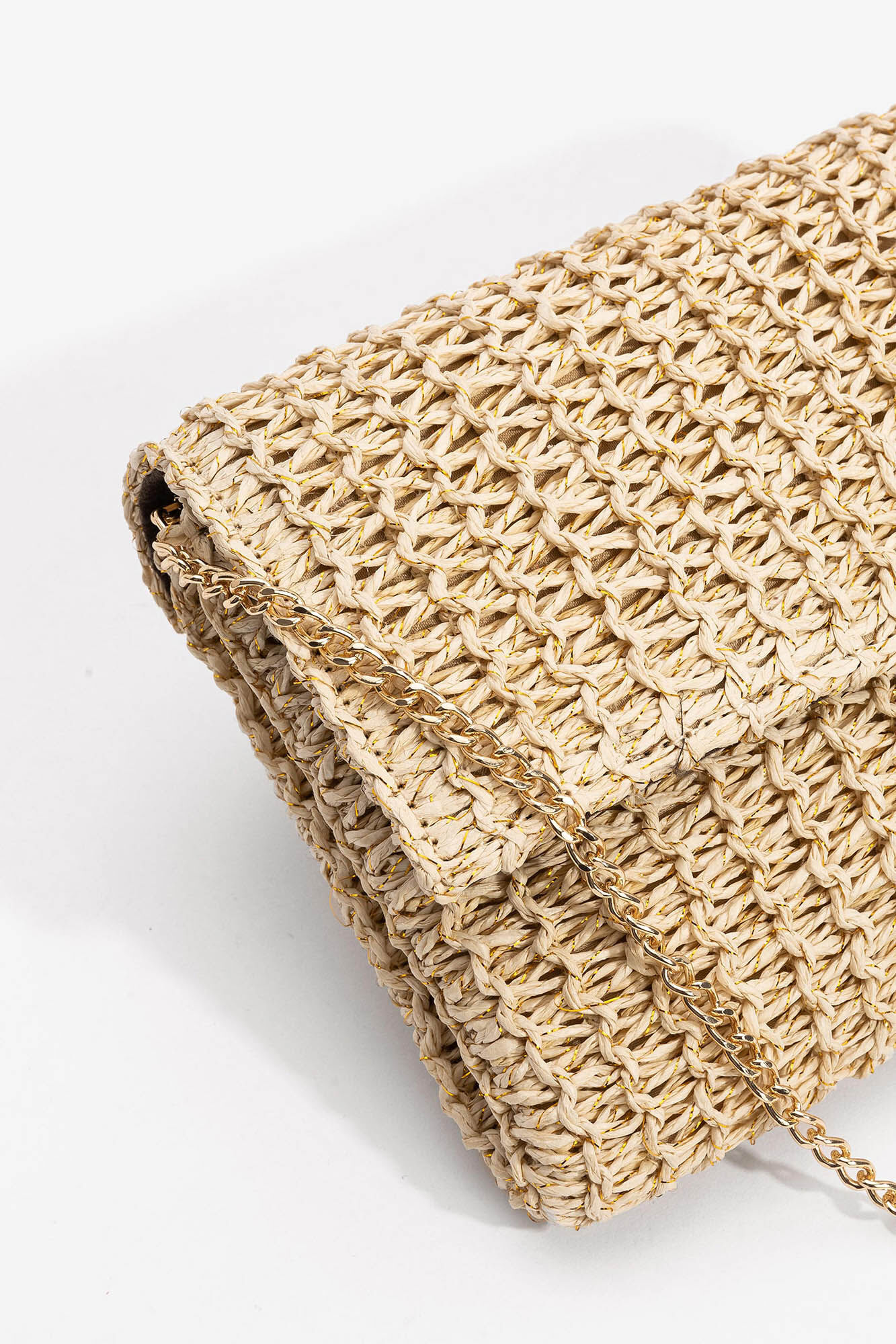 clutch de festa com cordão metálico