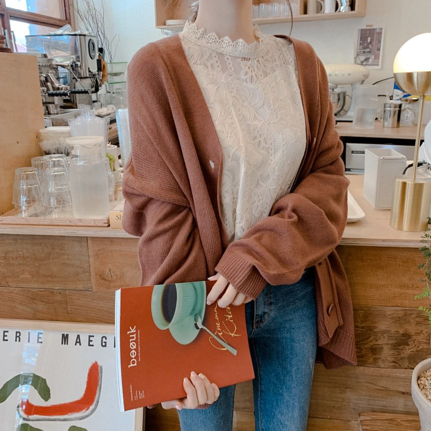 HYAKU - Blouse met lange mouwen en hoge hals en kant