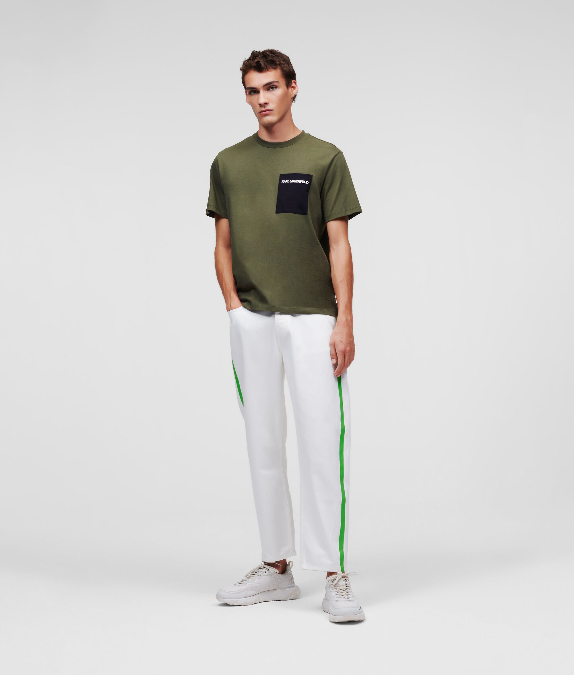 T-SHIRT À POCHES CONTRASTANTES