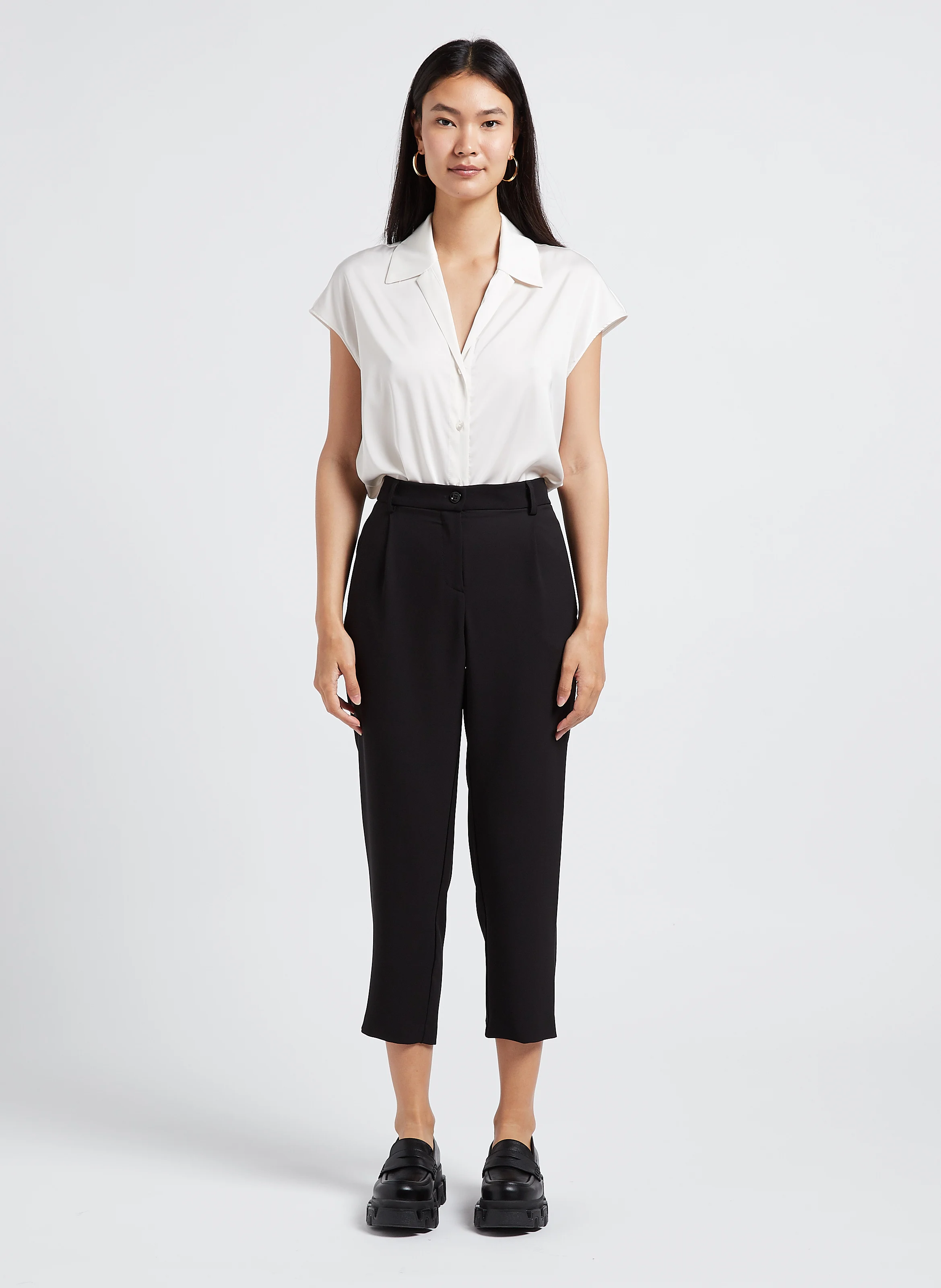 Chemise ample satinée à col en pointe | Beige