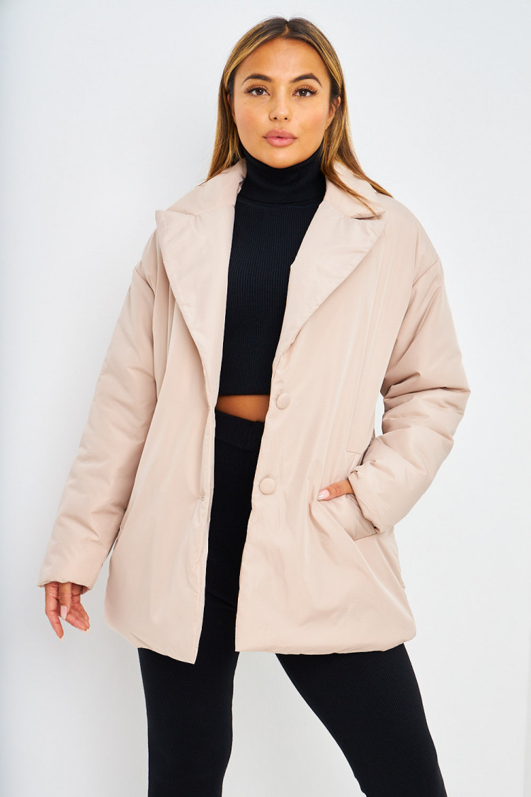 Veste mi-longue beige ceinturée