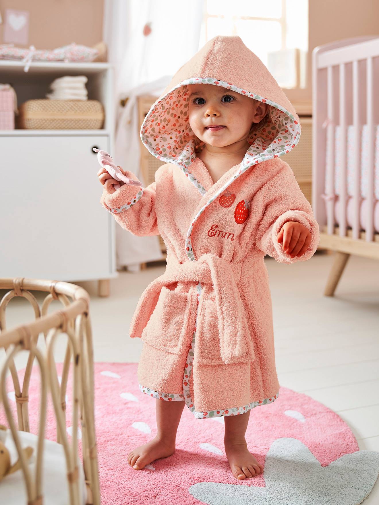 Roupão de bebê personalizado, Jardim das Abelhas, rosa médio, liso com estampas.
