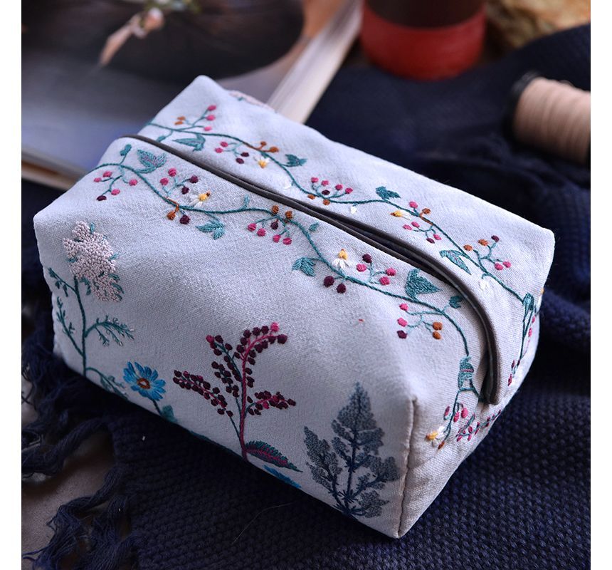 Embroidery Kingdom - DIY borduurpakket met bloementissue (verschillende ontwerpen)