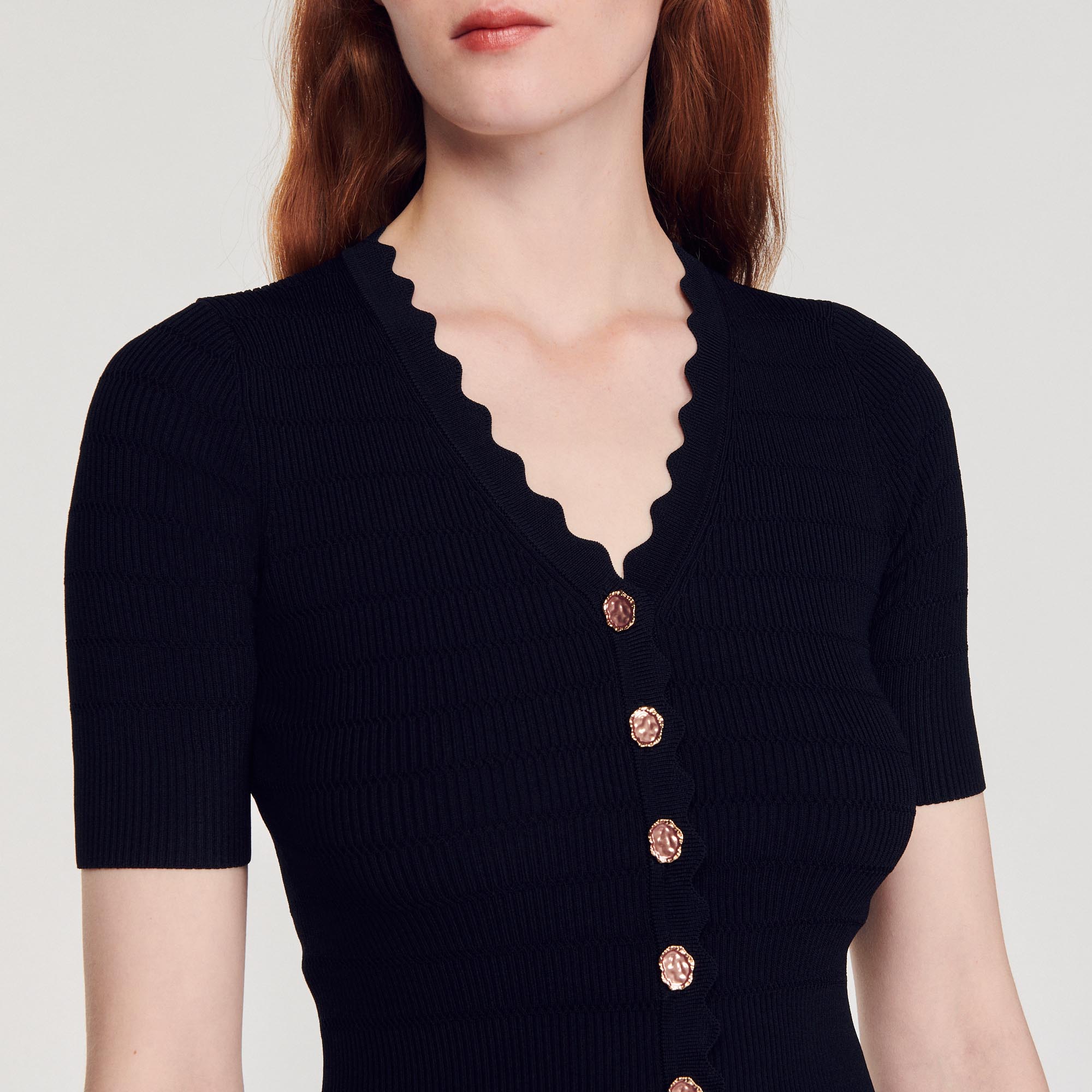 Pull en maille et boutons fantaisie