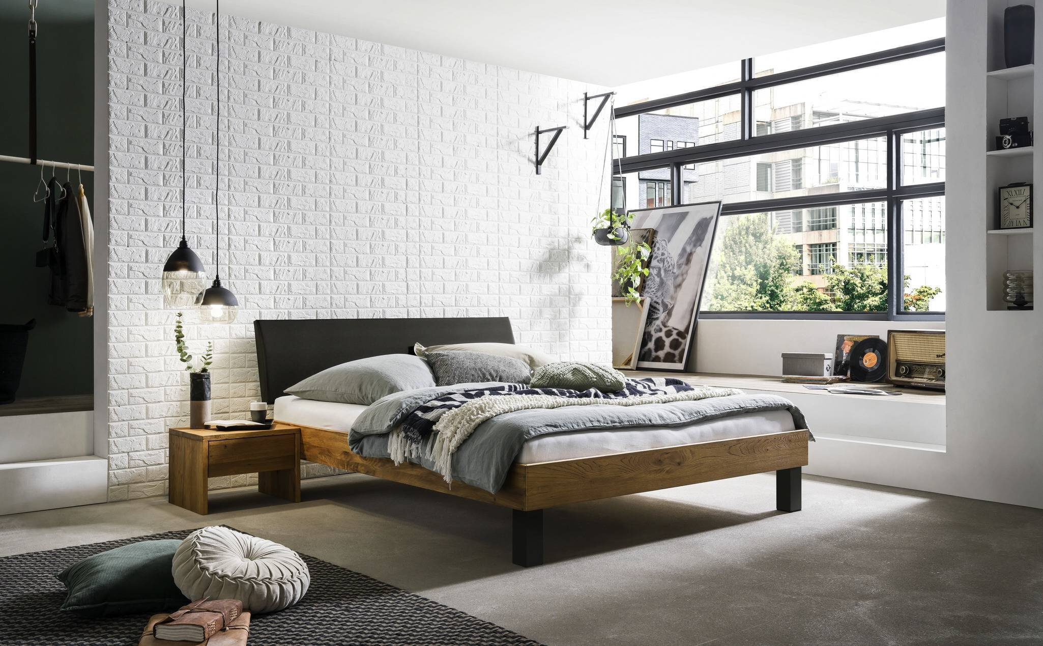 Holzbett HASENA SONDRIO 90X200cm Höhe 25cm Anthrazit Wildeiche mit KUL smoke