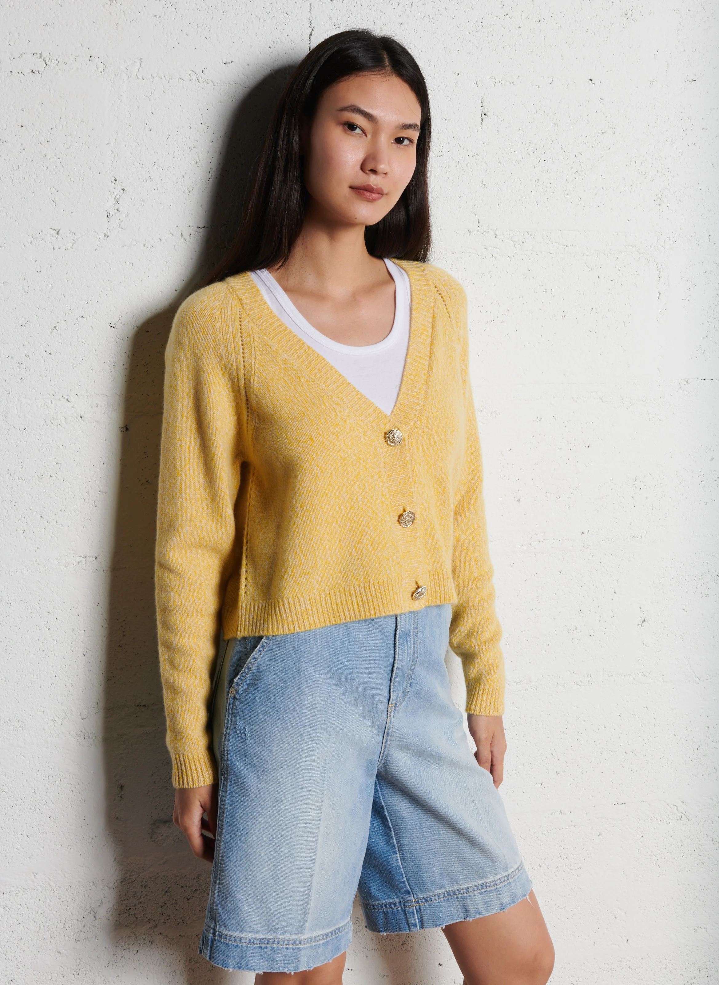 CARILA - Gilet droit col V en cachemire | Jaune
