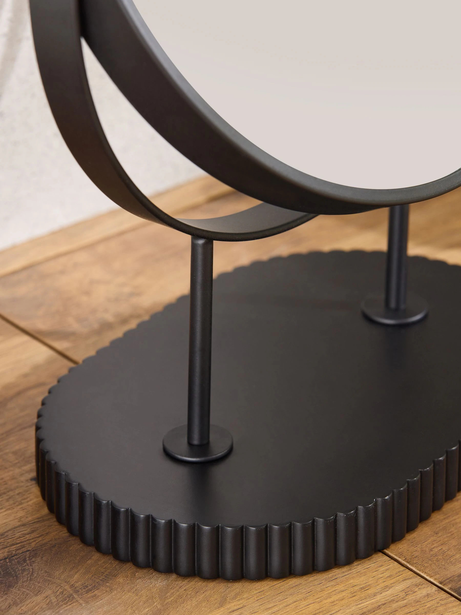 Resin Ribbed 5x Magnification Dressing Table Mirror