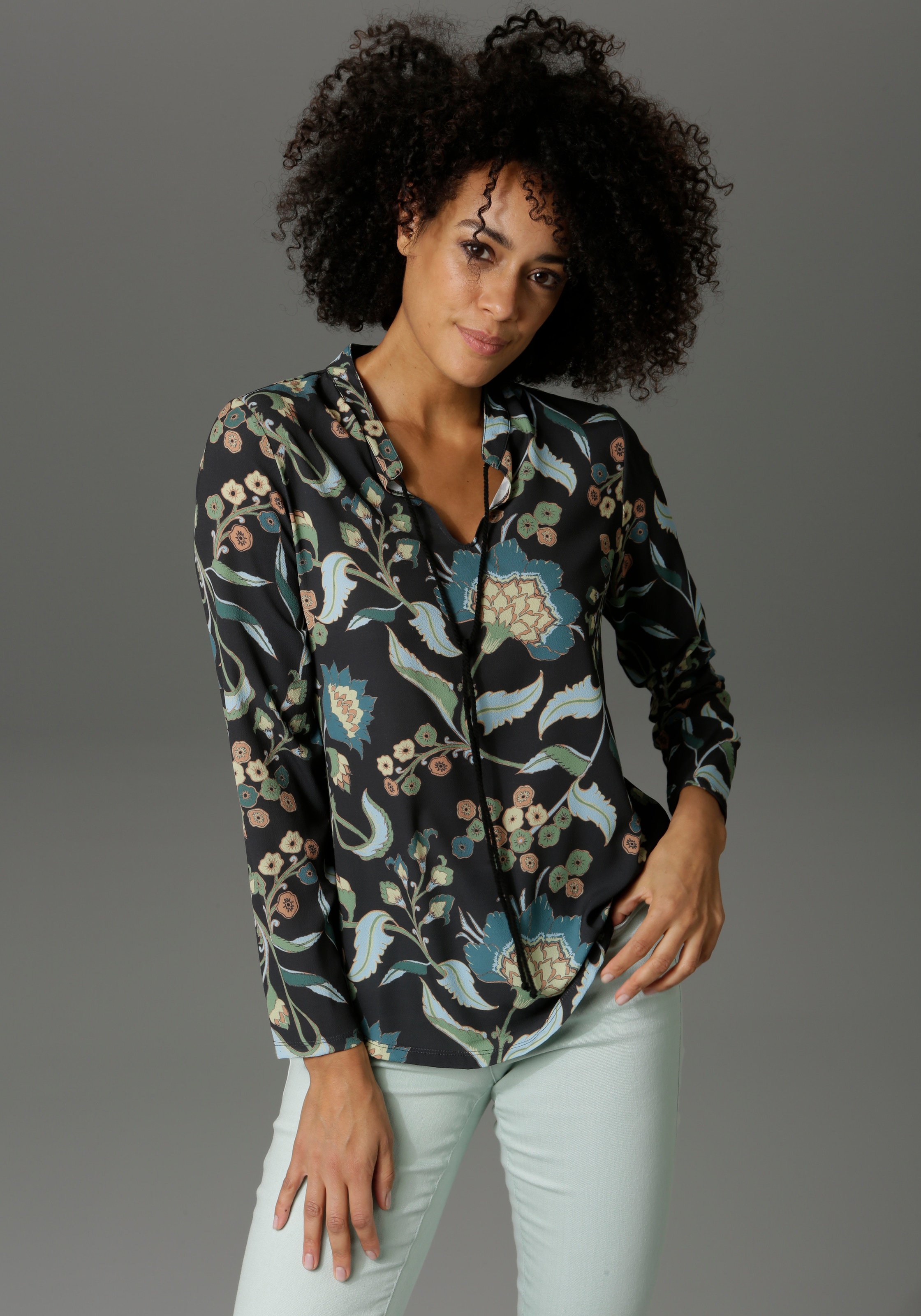 Aniston CASUAL Schlupfbluse , mit malerischem Blumendruck