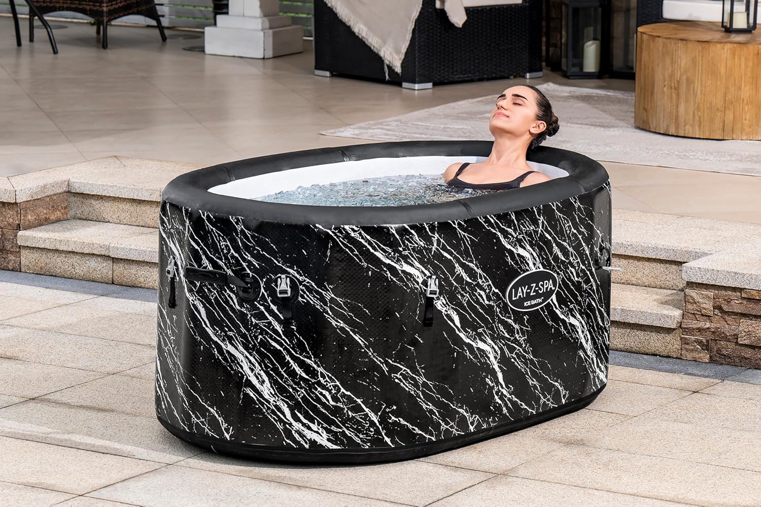 Bestway Lay-Z-SPA FortiFiber Eisbad Glacial Dip, 152 x 92 x 71 cm, 420 Liter, Thermo-Abdeckung, Filterpumpe, Ganzjahresschutz, Marmor-Optik, DEKRA-Zertifiziert, inkl. Handpumpe & Tragetasche