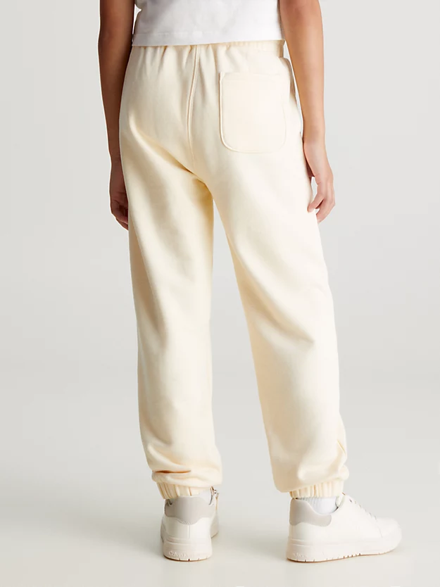 Calça de moletom macia com pregas e modelagem relaxada.