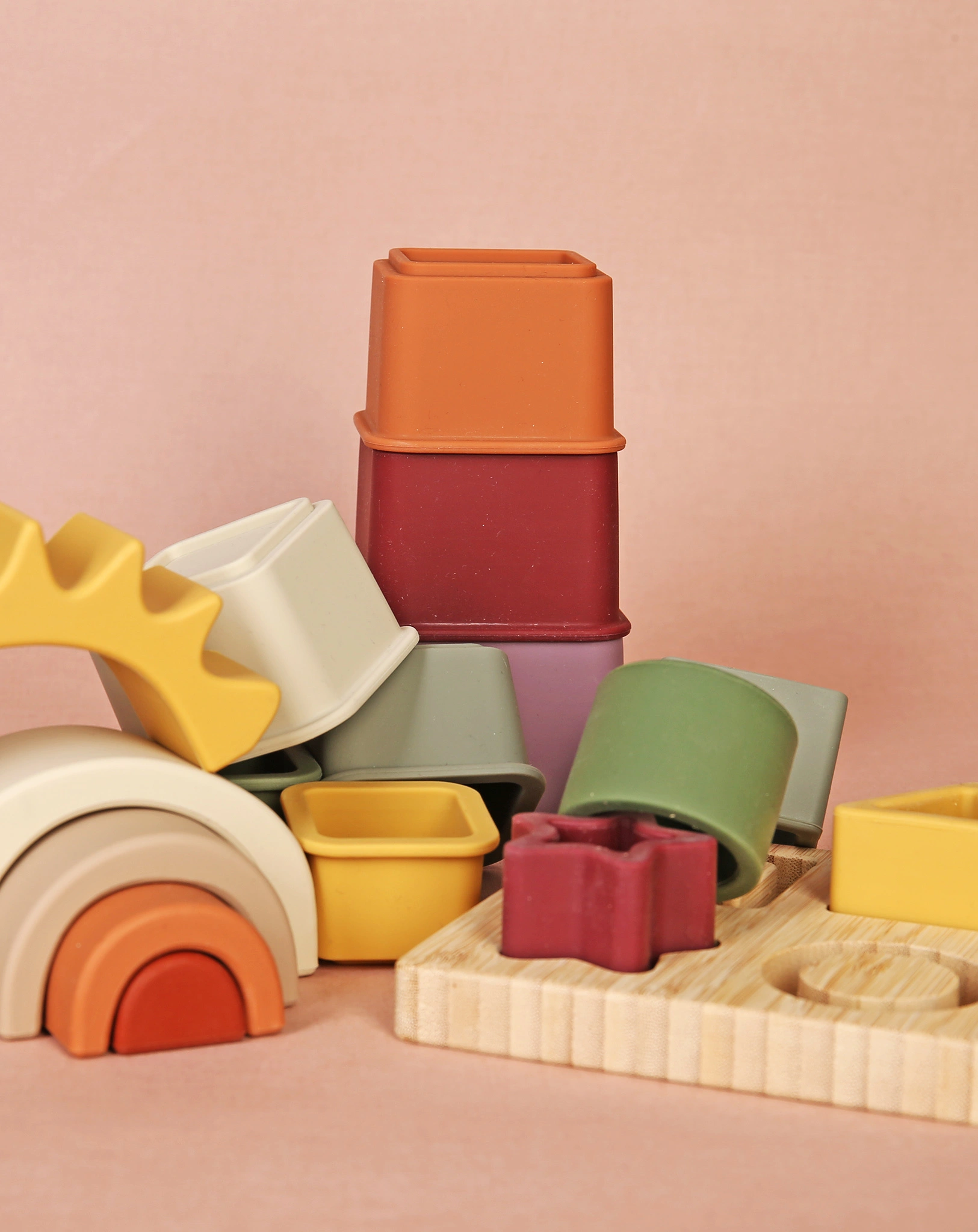 Silikon-Steckpuzzle FORMEN 5-teilig in bunt