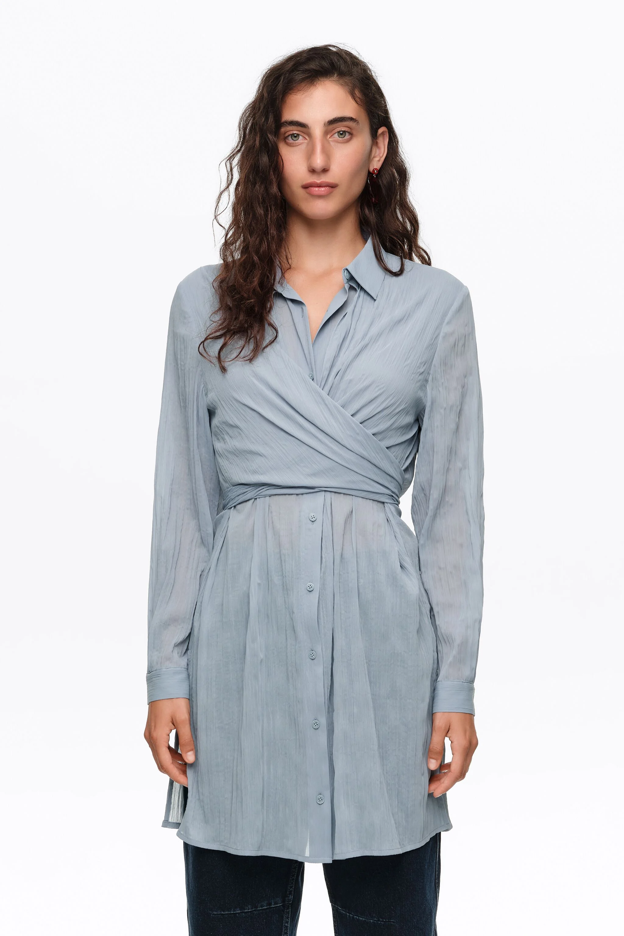 Camisa plissada azul-clara