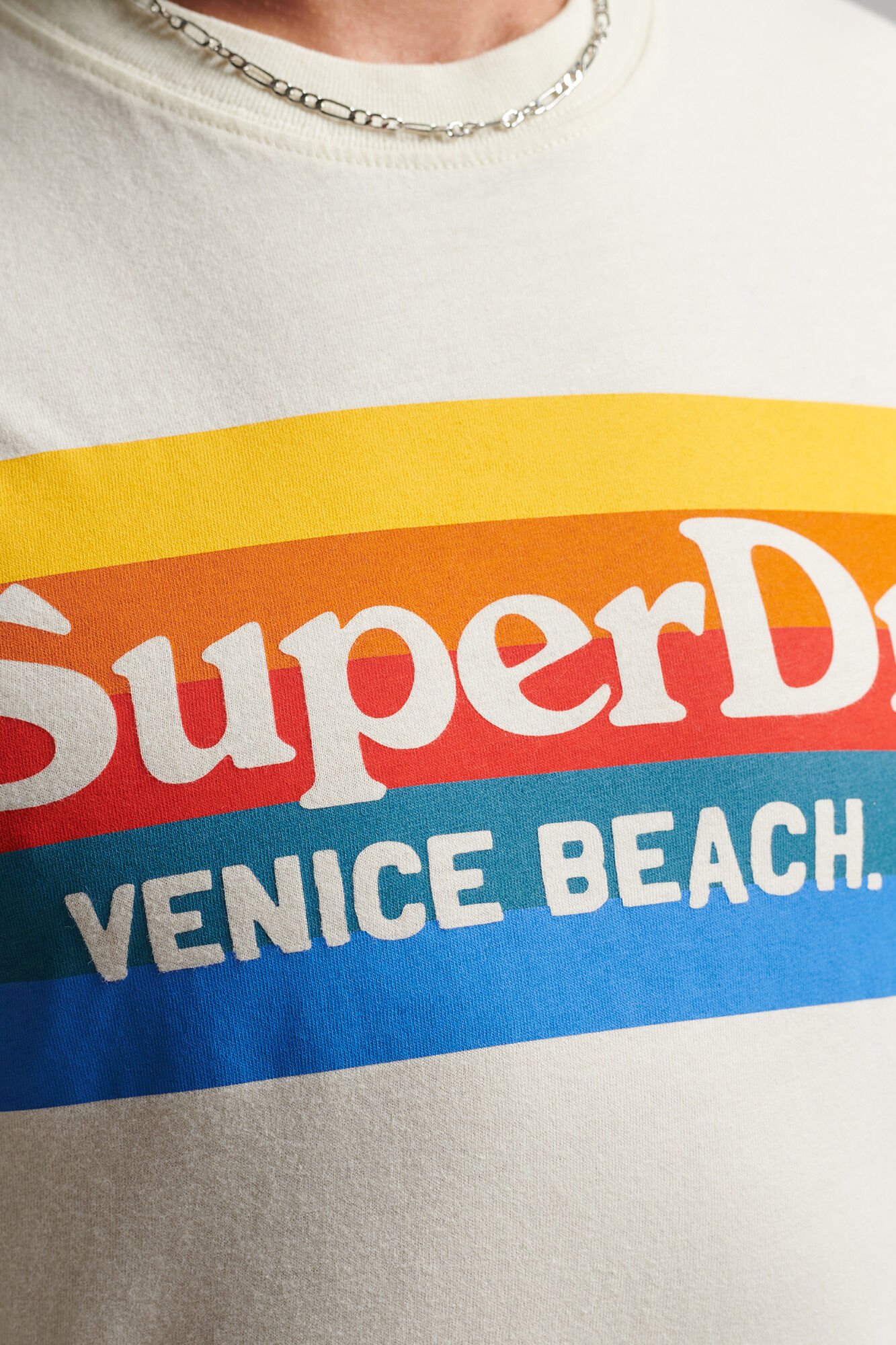 Camiseta Vintage Venue - estampa em fundo branco