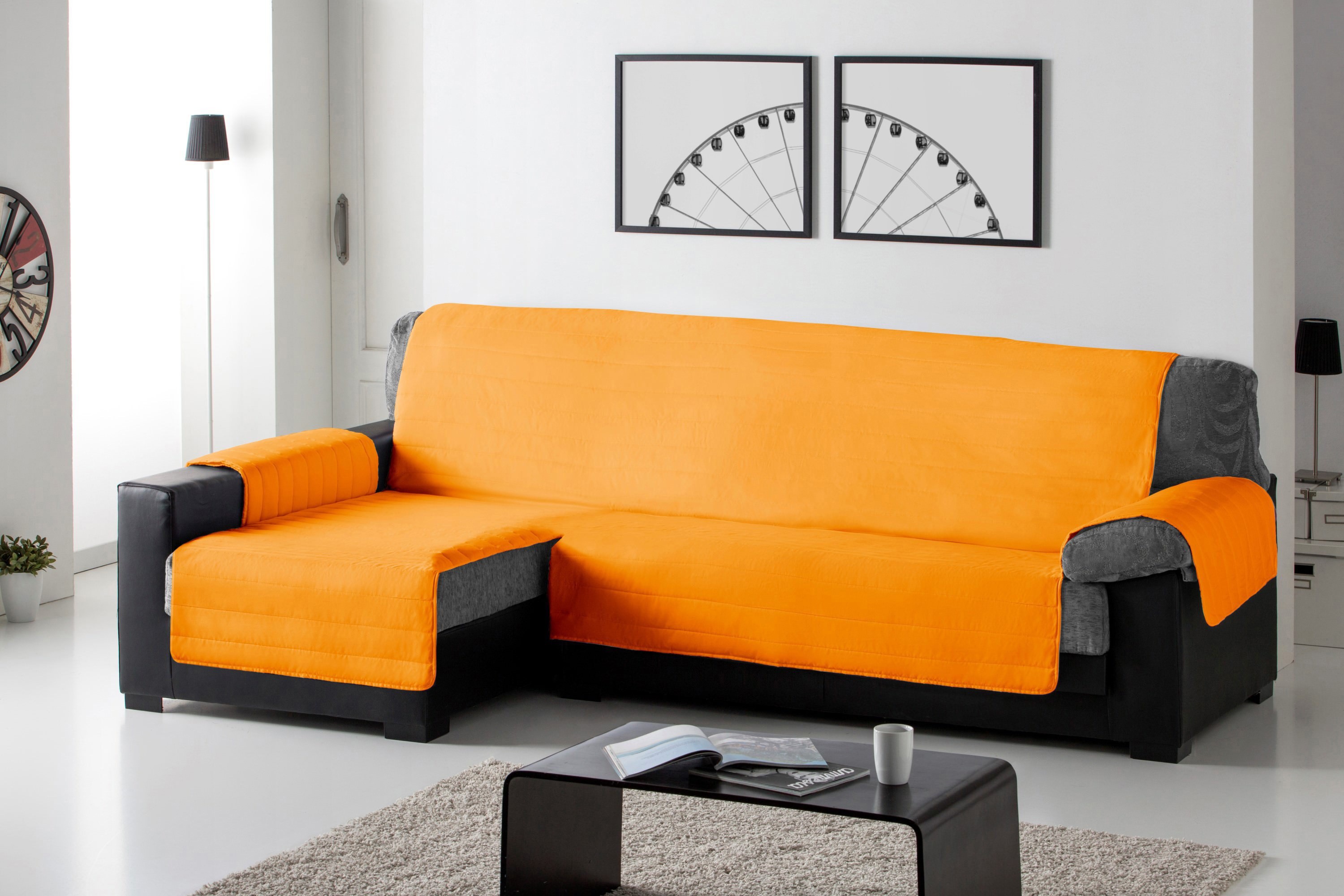 Capa acolchoada para cães no lado esquerdo da chaise longue