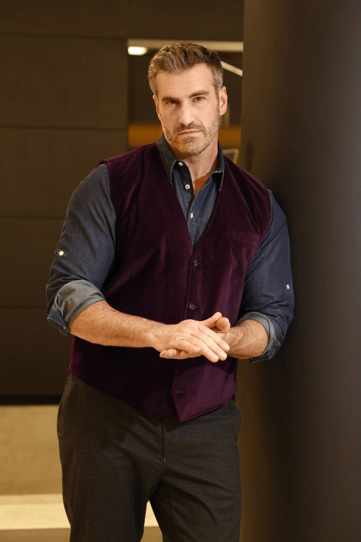Charles Colby gilet  DUKE KELLYS Plus Size donkerrood