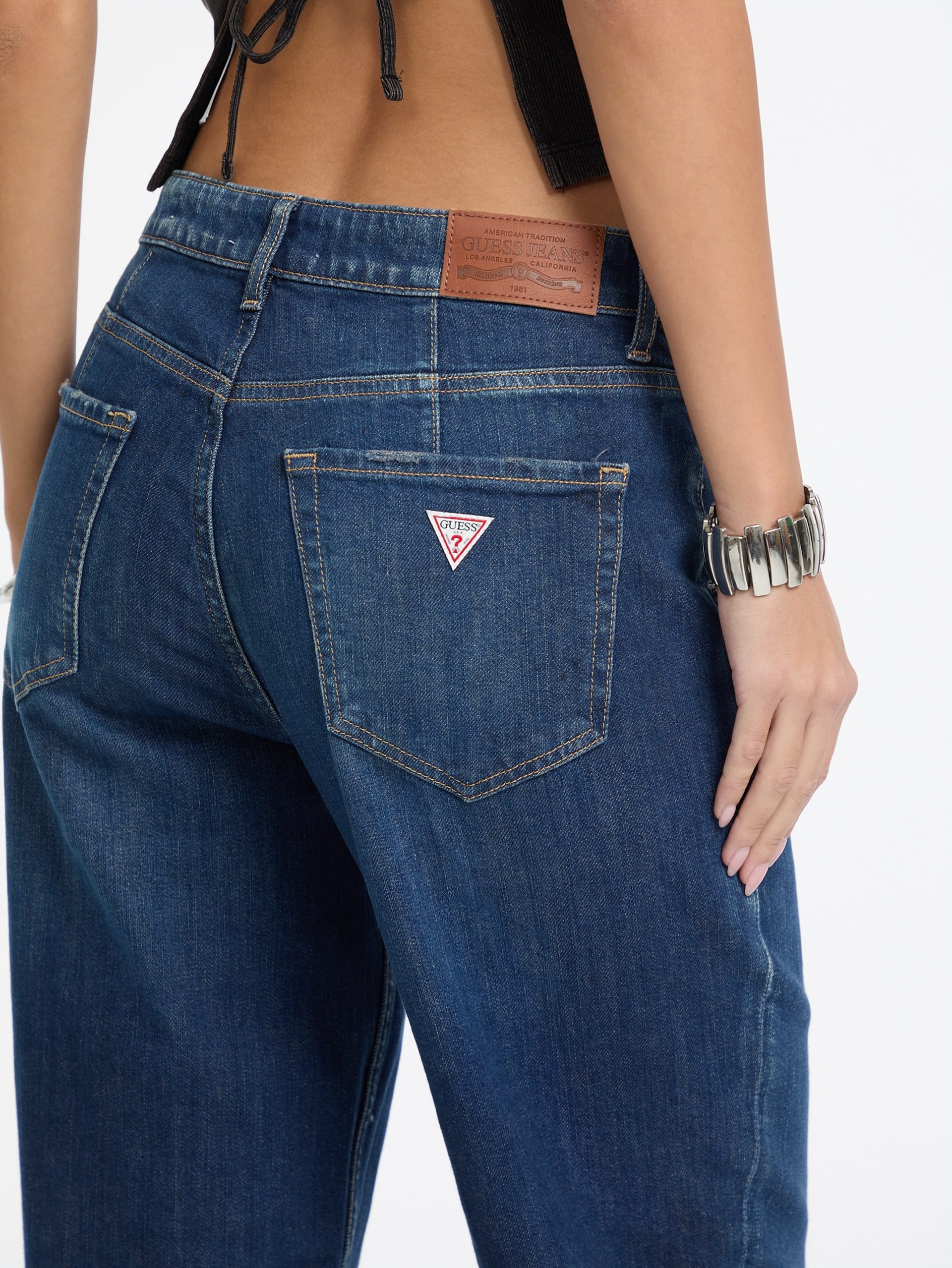 Calça jeans boyfriend com pala frontal