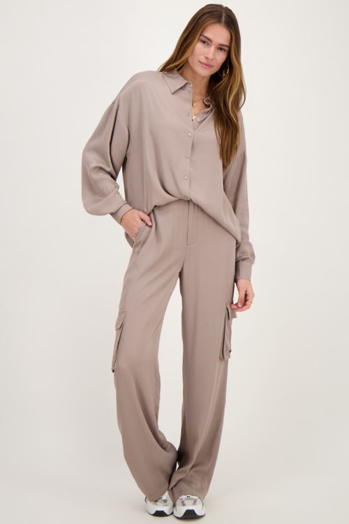 Taupe oversized blouse satijn
