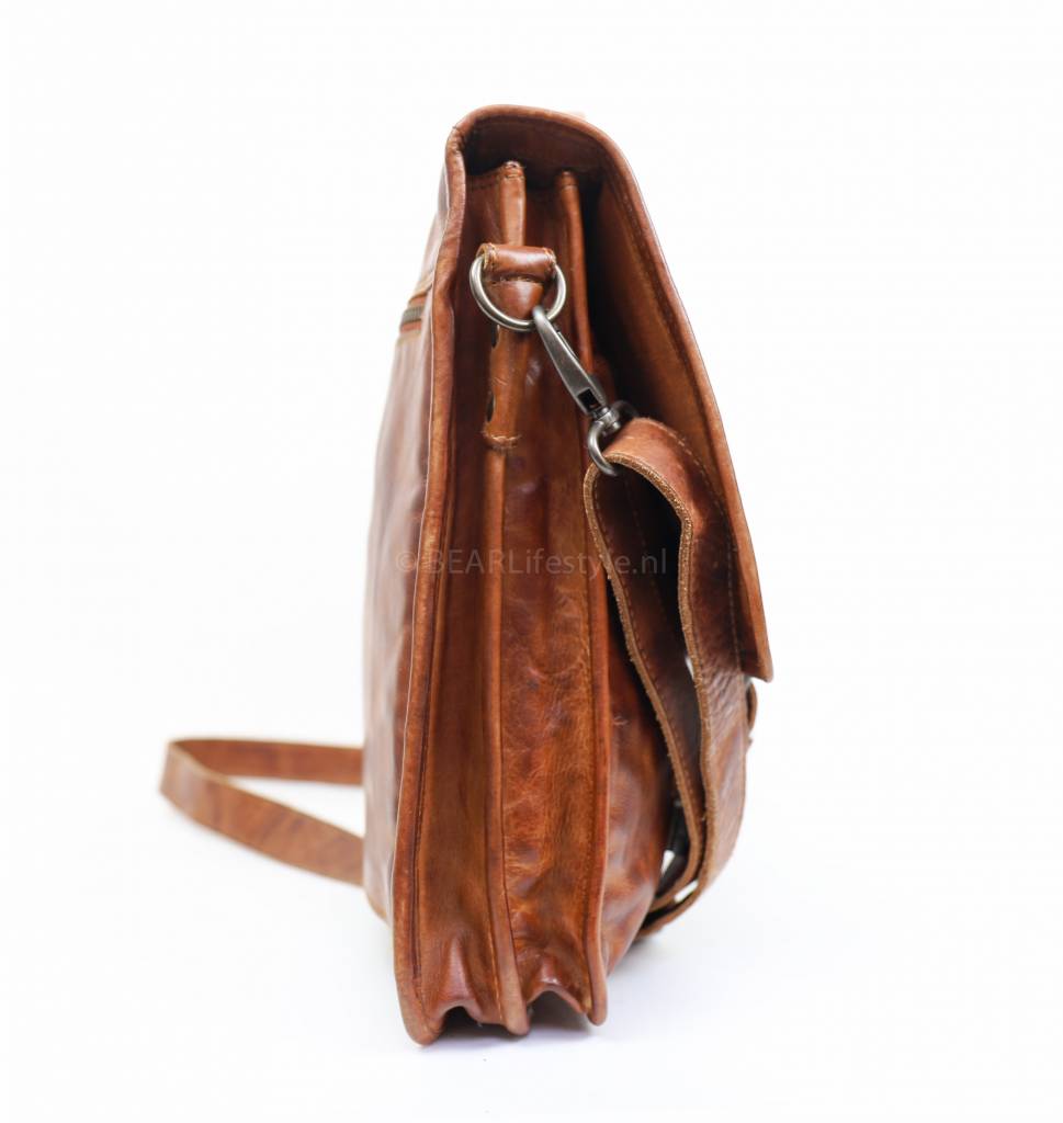 Bear Design Cow Lavato Aktetas Guus 15,4 inch Cognac CL32844