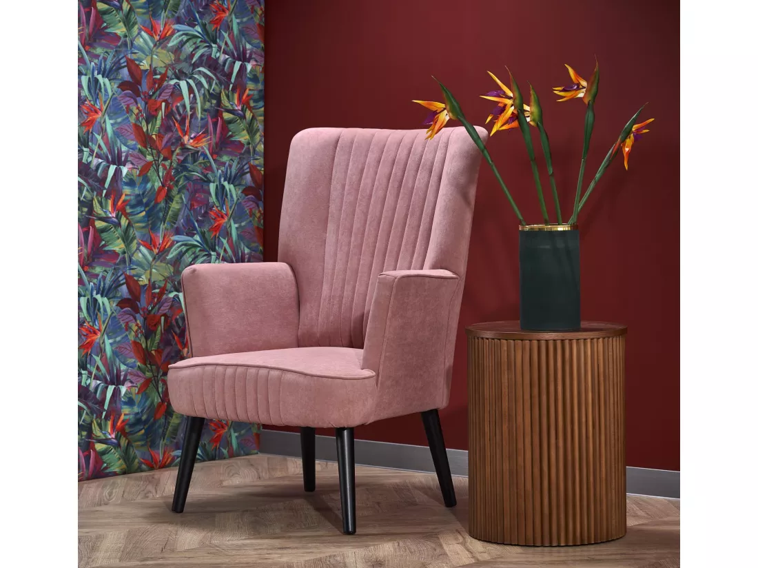 Fauteuil contemporain en velours rose avec haut dossier et pieds noirs en bois massif CYRUS
