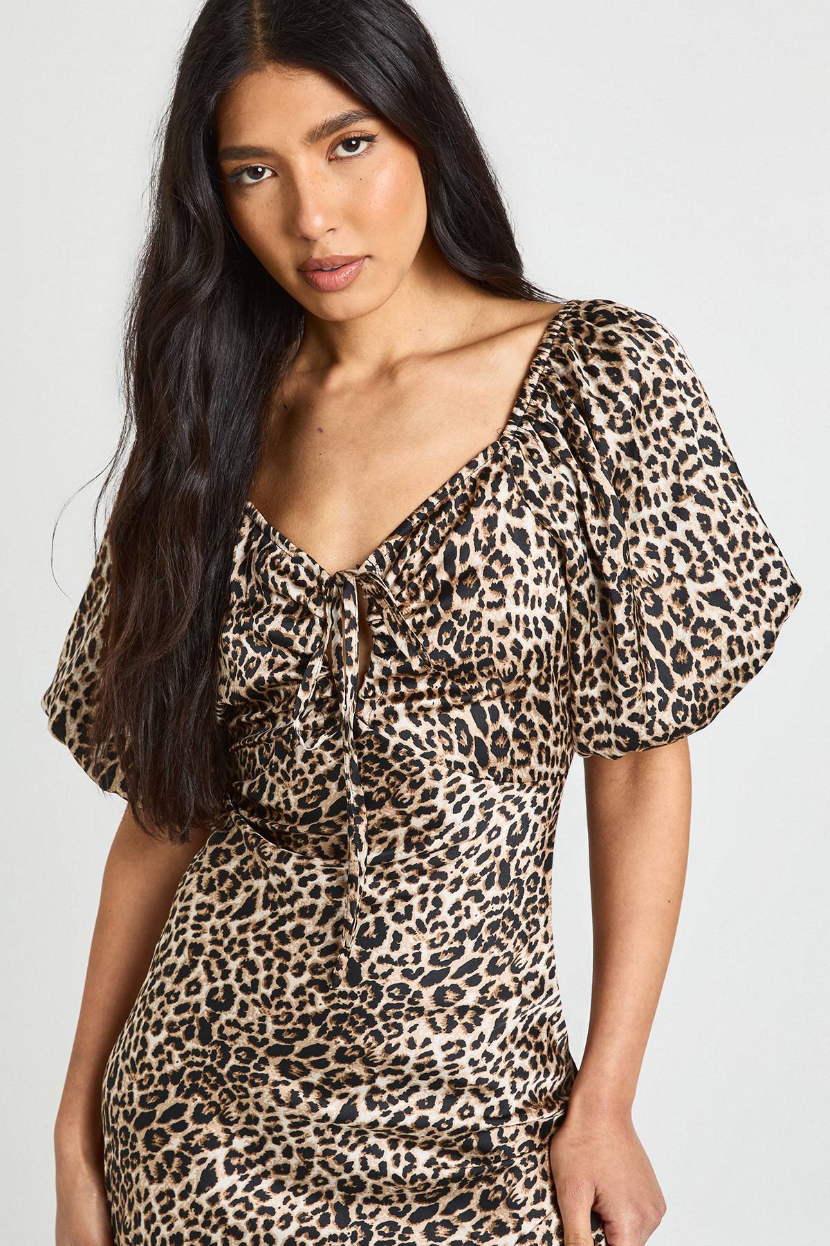boohoo Robe Mi-longue À Manches Bouffantes Imprimé Léopard Pour Grande Taille