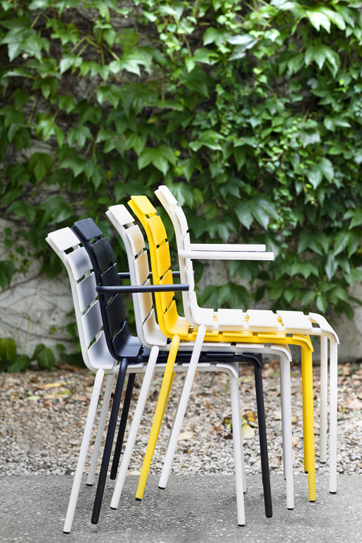 Valerie Objects Aligned tuinstoel met armleuning off white