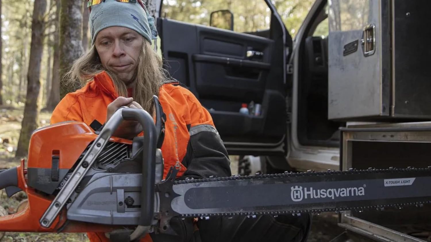 Professionelle Motorsäge Husqvarna 592XP mit 60 cm Stange, 92,7 cm³ Hubraum und nur 7,4 kg Gewicht für den professionellen intensiven Einsatz