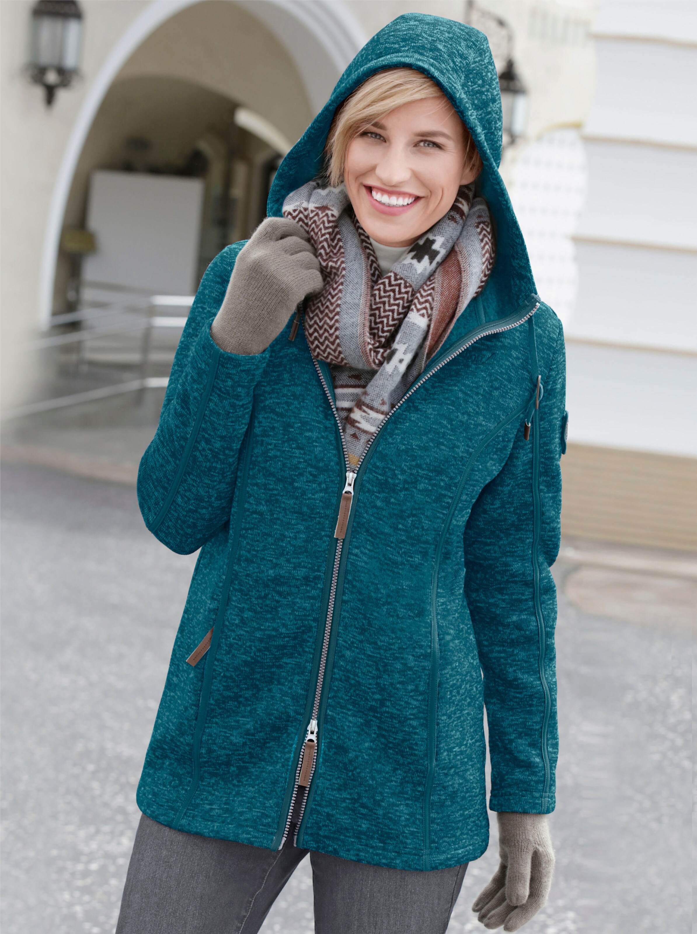 Kapuzenfleecejacke mit Umlegekragen