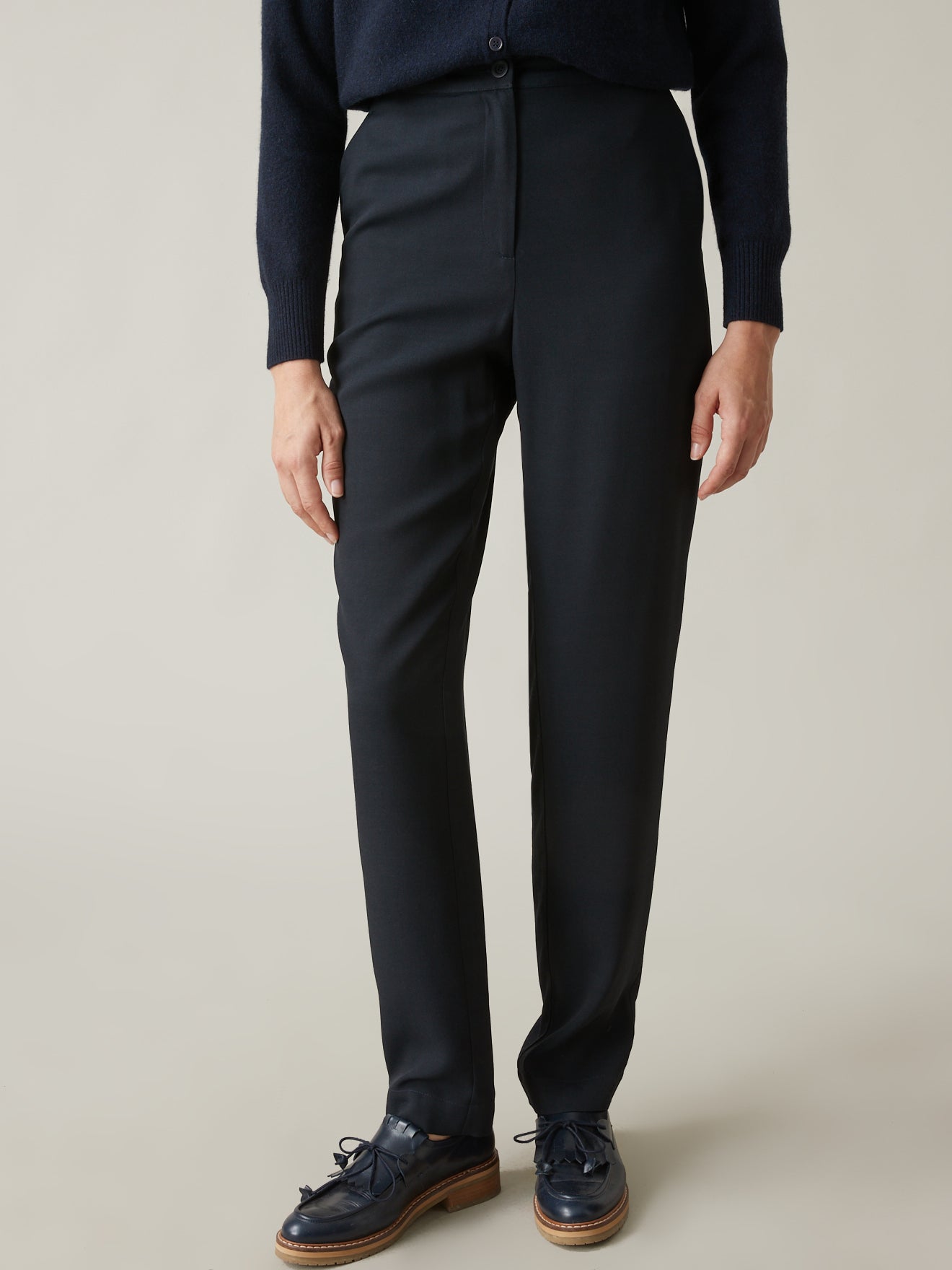 Pantalon droit en crêpe femme