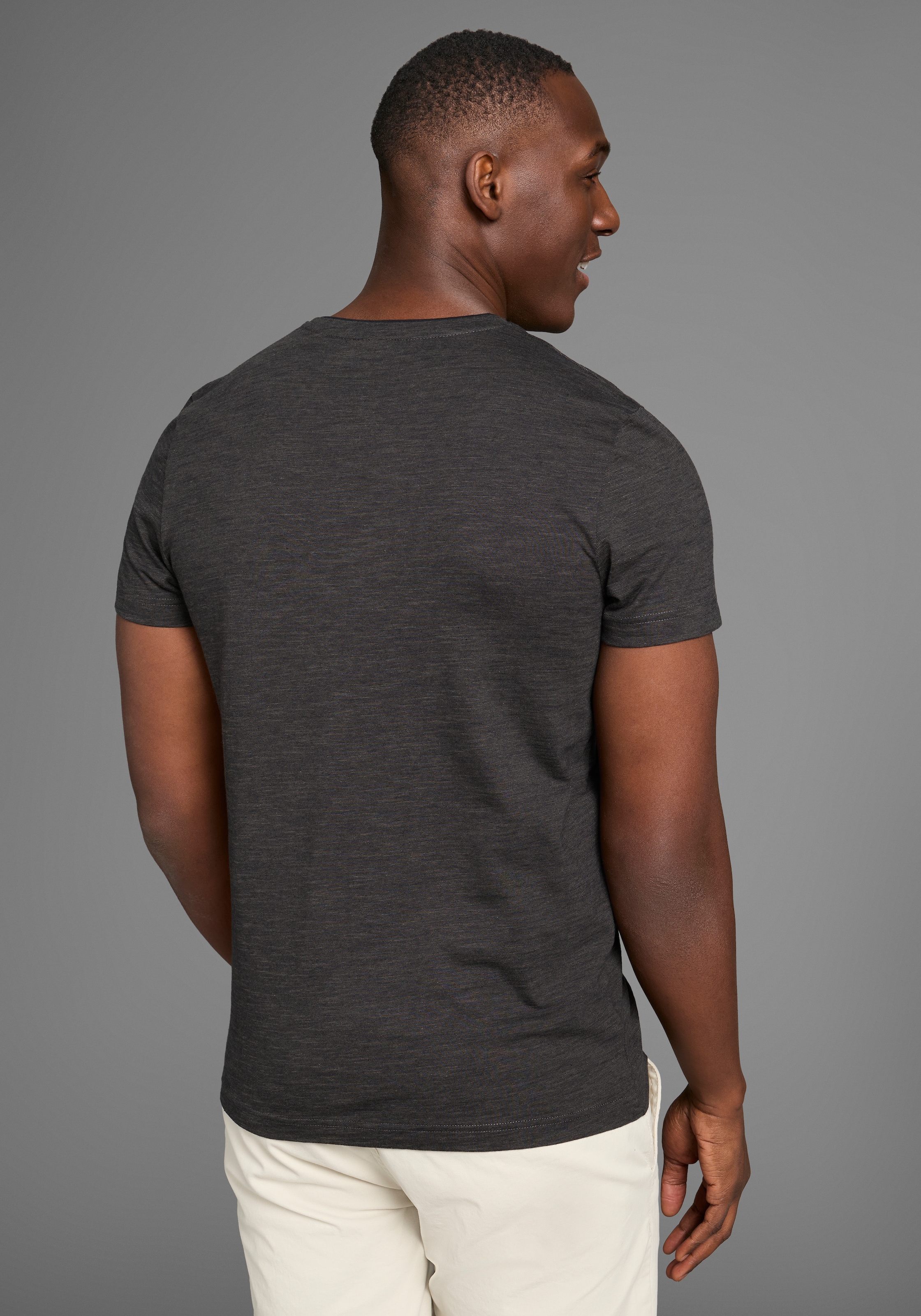 Bruno Banani T-Shirt , Mit Doppelkragen und Zierbrusttasche