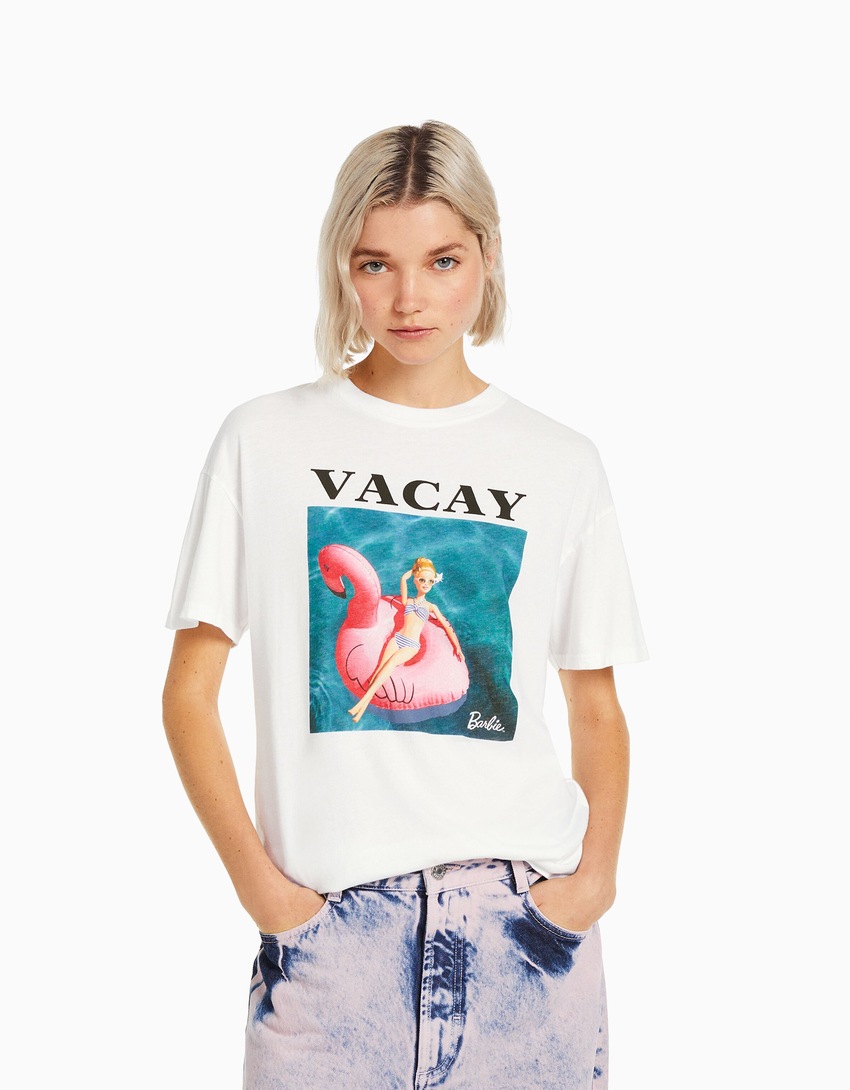 Camiseta de manga curta com estampa da Barbie