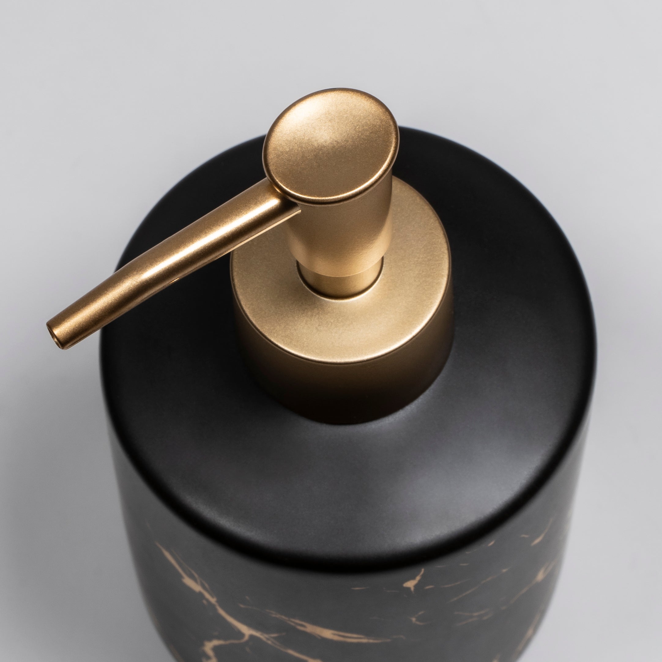 QUVIO Zeepdispenser - Zwart met goud