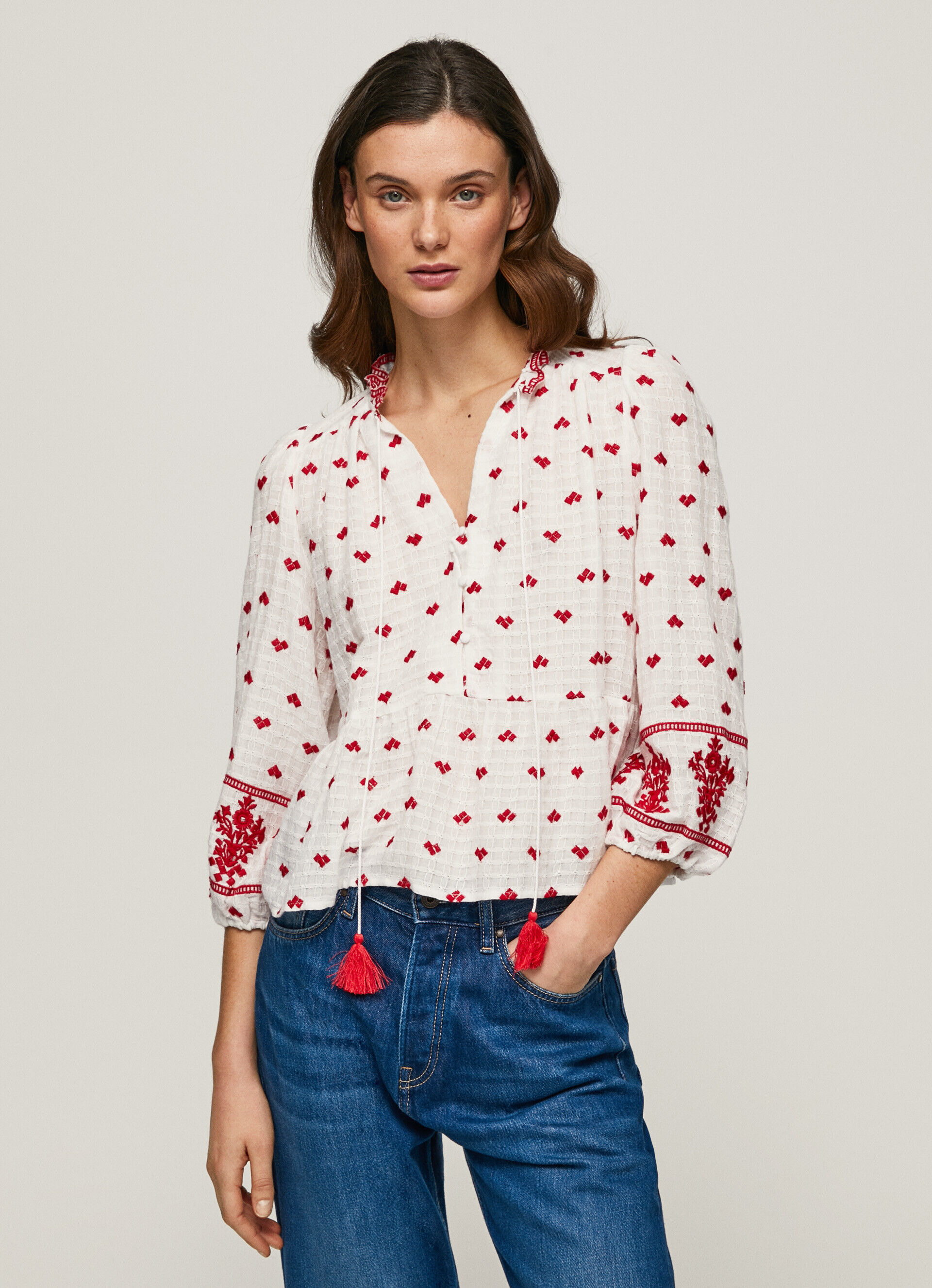Blusa de algodão dobby bordada - branca