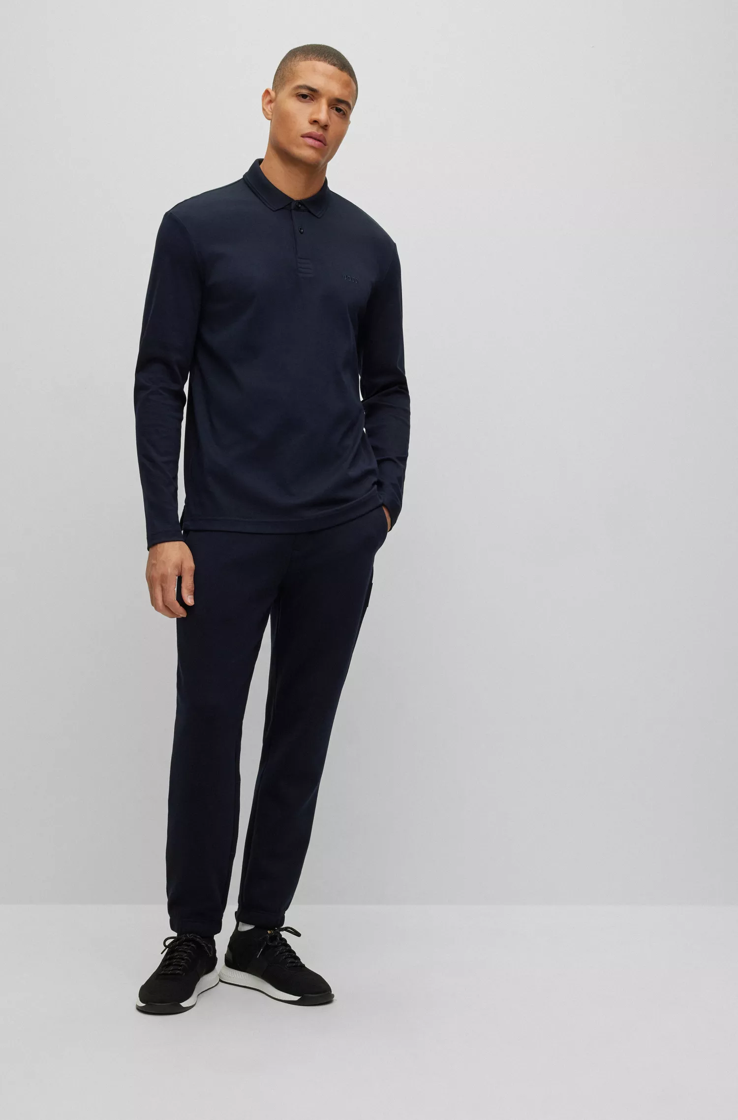 Camisa polo BOSS verde em algodão interlock com logotipo tonal.