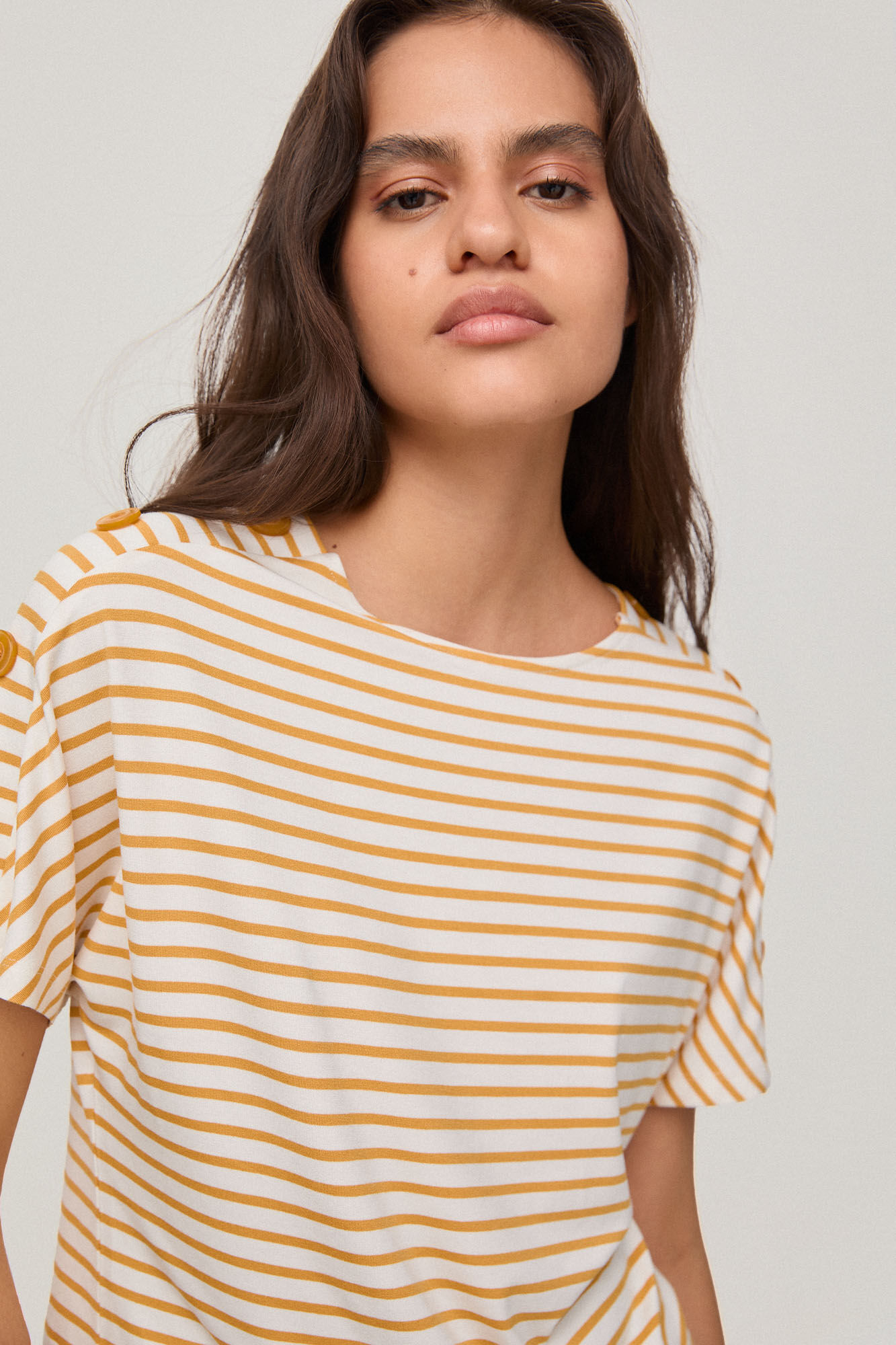 Camiseta listrada com botões - Amarela
