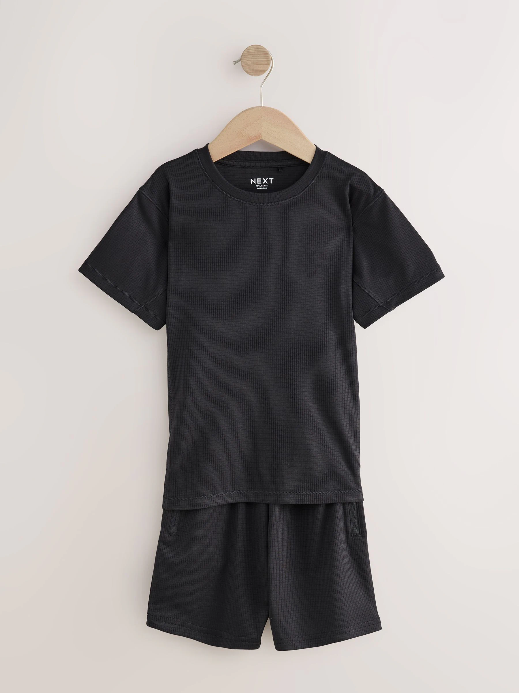 Zwart - Sportset van T-shirt en short (3-16 jr)