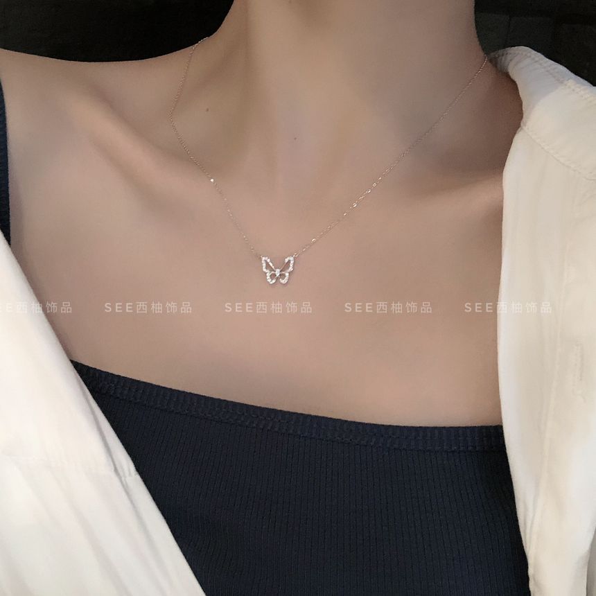 Hansha - Ketting met vlinderhanger en strasssteentjes