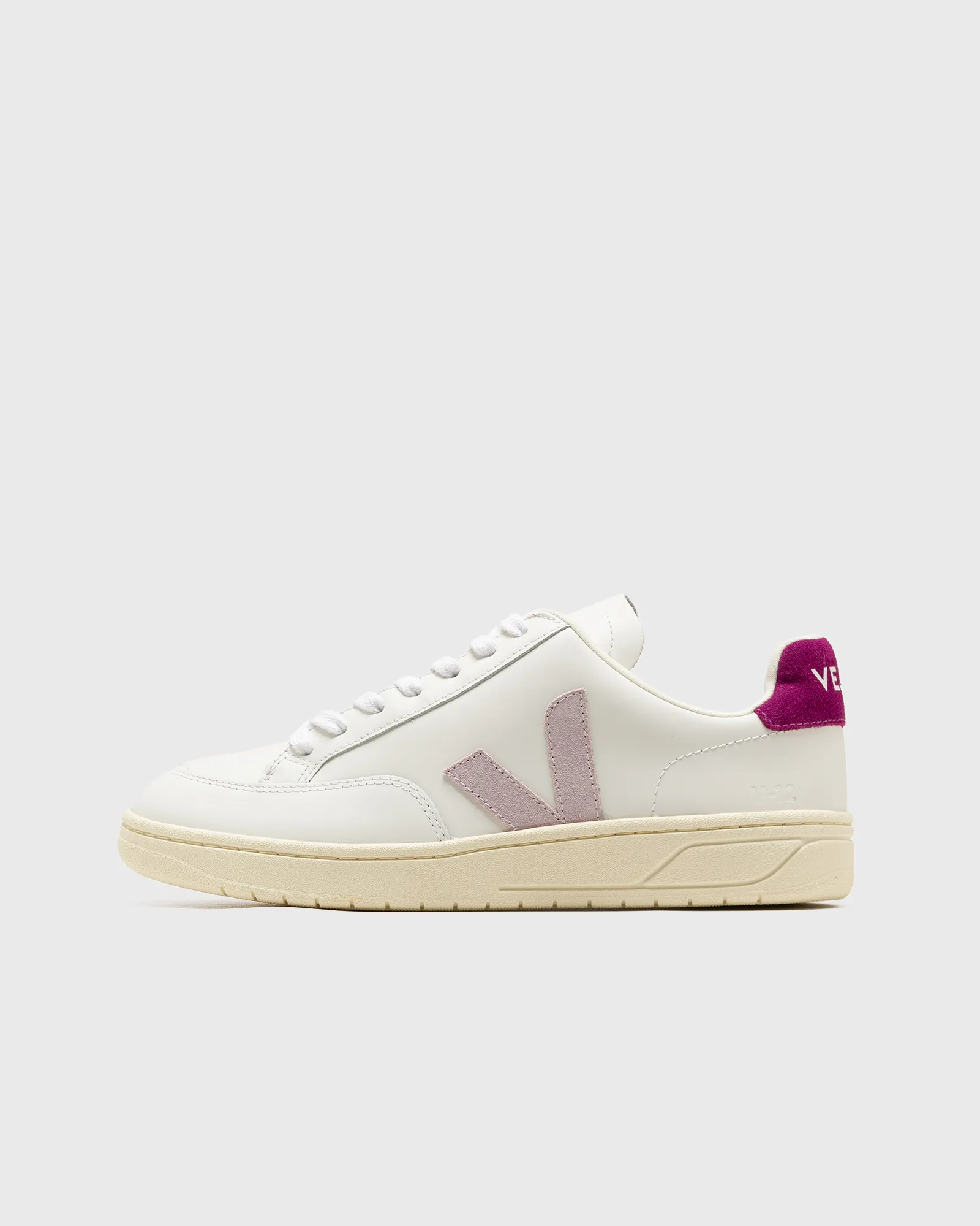 Veja V-12 LEATHER