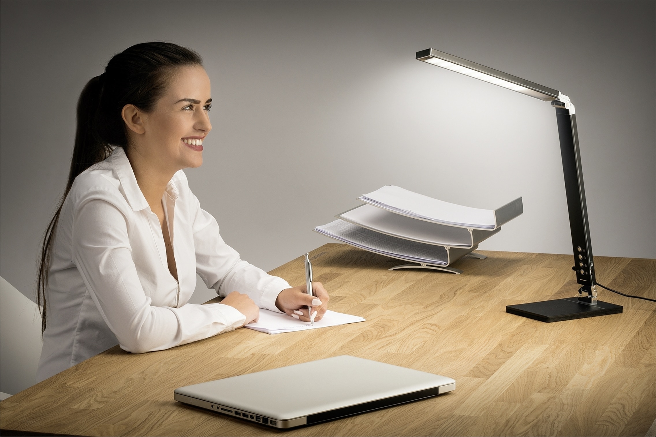 Maximex Tischleuchte »Tageslicht« LED-Modul Neutralweiss | Tageslichtweiss | Warmweiss Tischlampe mit 5 Helligkeitsstufen, standsicherer Fuss, USB-Anschluss