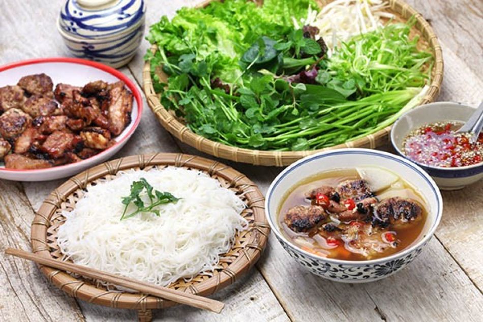 Bun Cha: rijstvermicelli met geroosterd varkensvlees