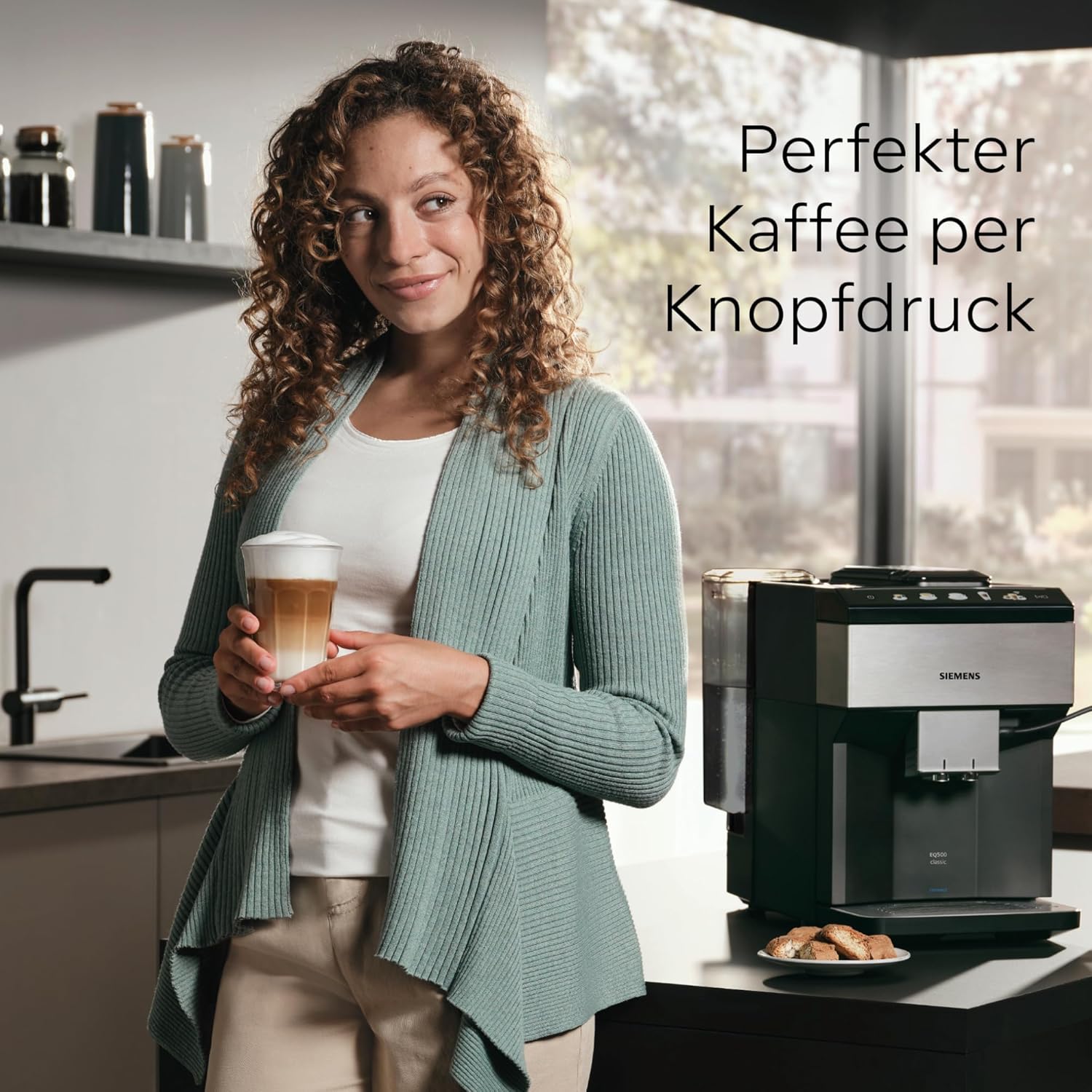 Siemens Kaffeevollautomat EQ500 classic TP516DX3, App-Steuerung, viele Kaffeespezialitäten, integr. Milchbehälter, Doppeltassenfunktion, automat. Dampfreinigung, 1500 W, Edelstahl/Klavierlack schwarz