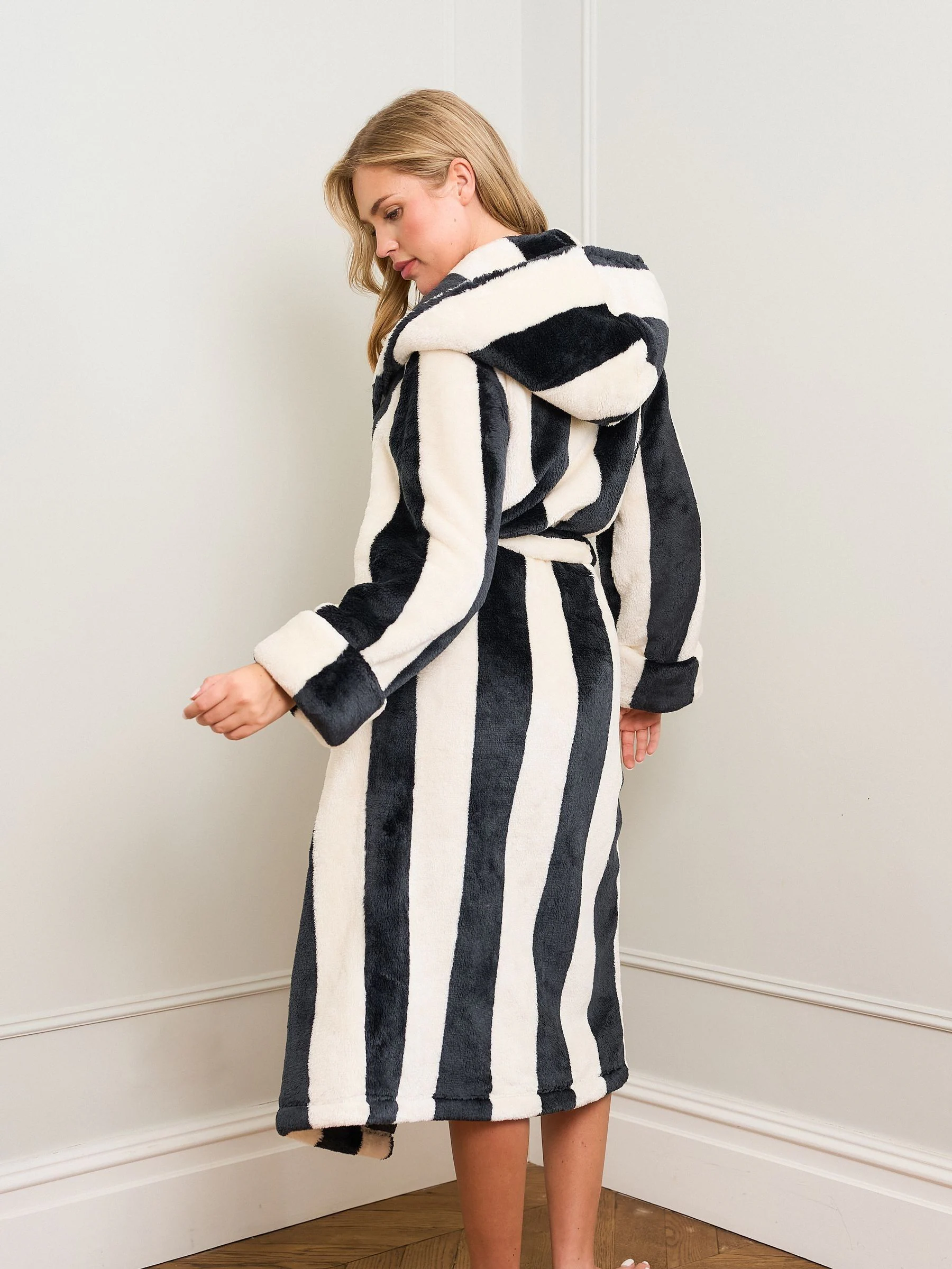 Jim Jam the Label Stripe Black Robe